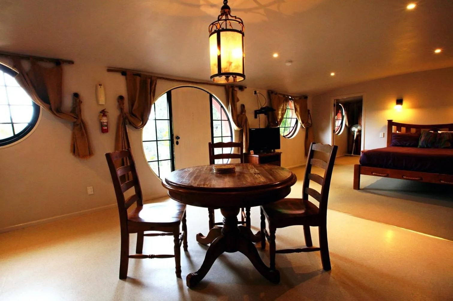 Living room, Bed in Woodlyn Park Motel