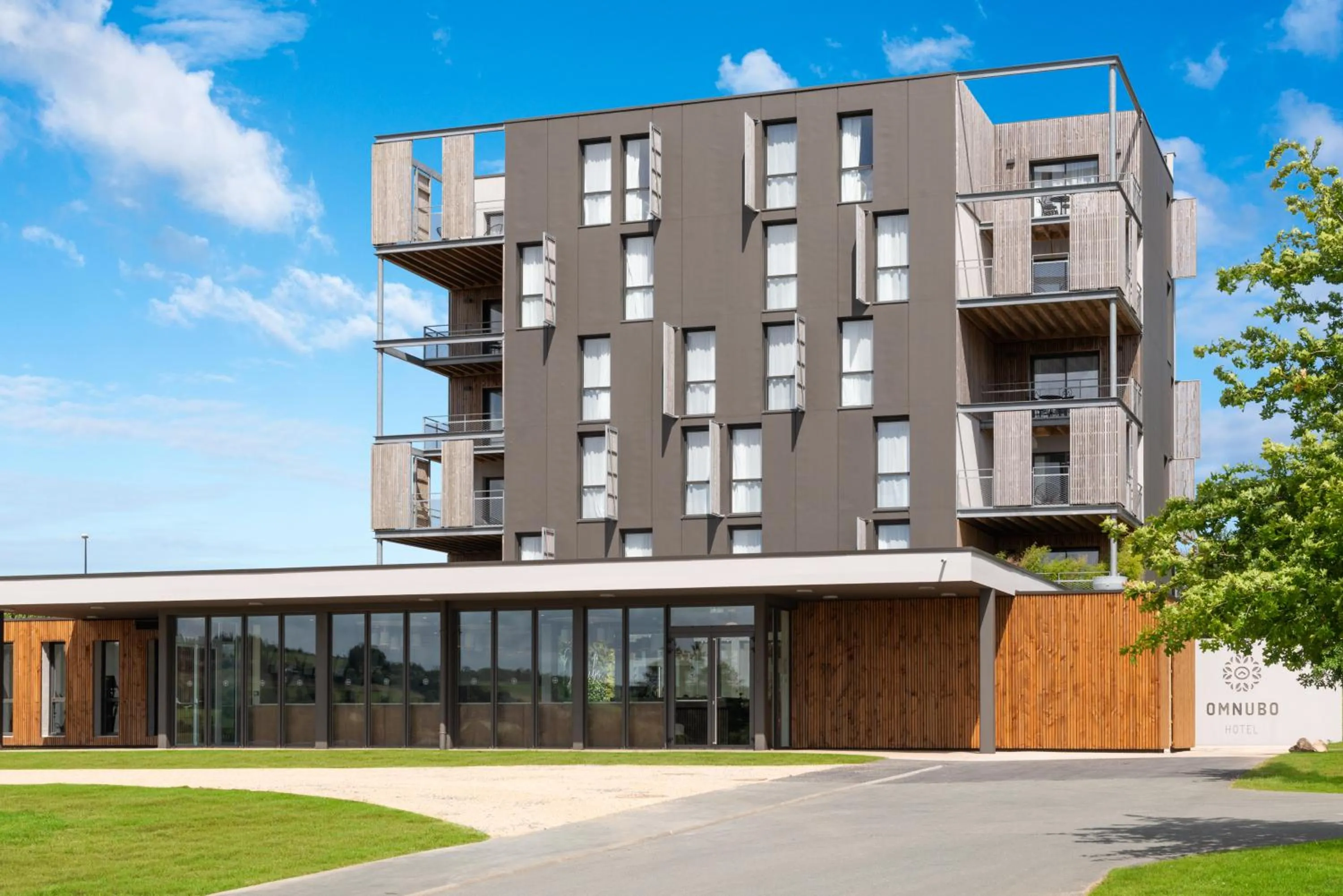 Facade/entrance in Hôtel Omnubo Collection