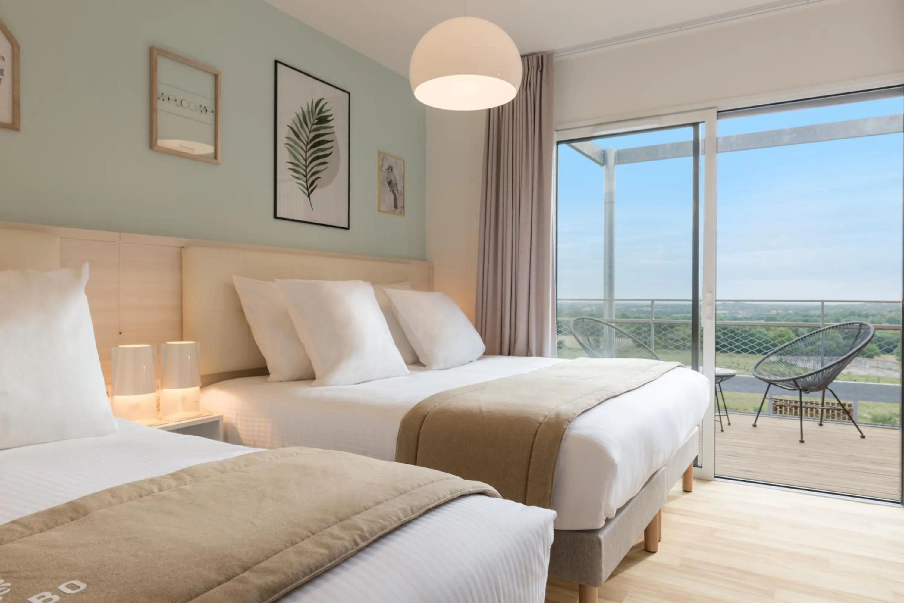 Photo of the whole room, Bed in Hôtel Omnubo Collection