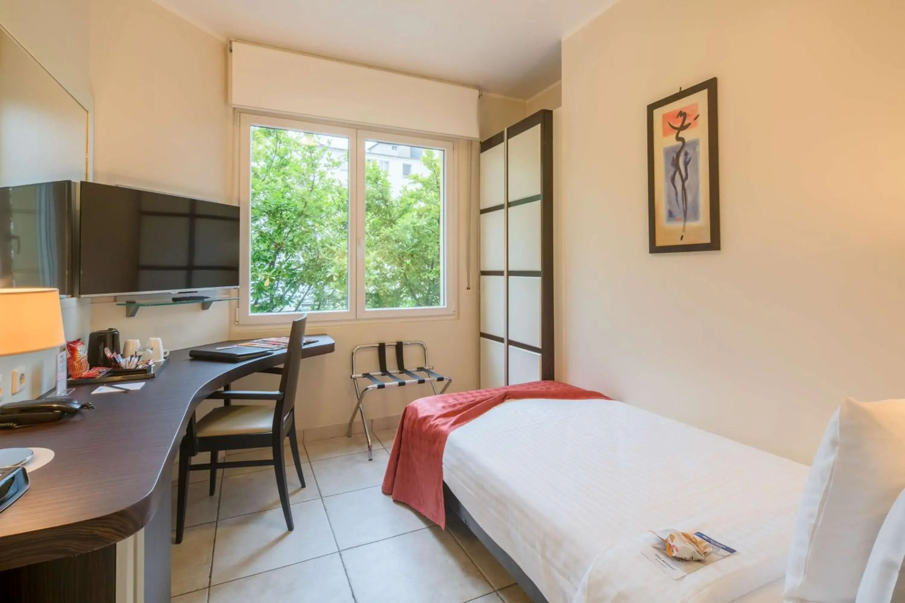 Bedroom, Bed in Best Western Plus Grand Hotel Victor Hugo Bedroom, Bed in Best Western Plus Grand Hotel Victor Hugo