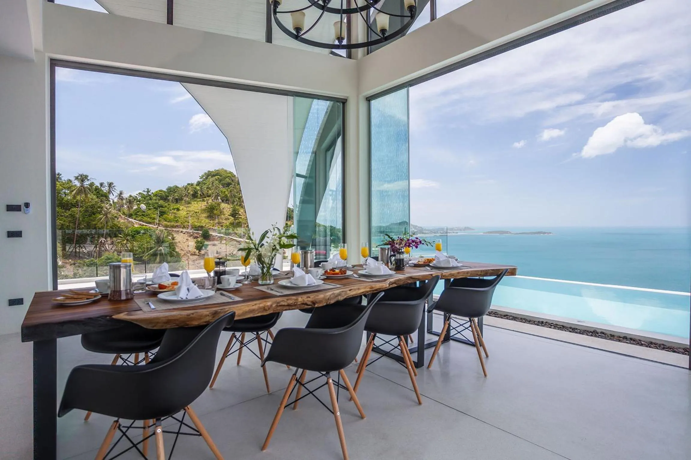 Restaurant/places to eat in Sky Dream Villa Award Winning Sea View Villa