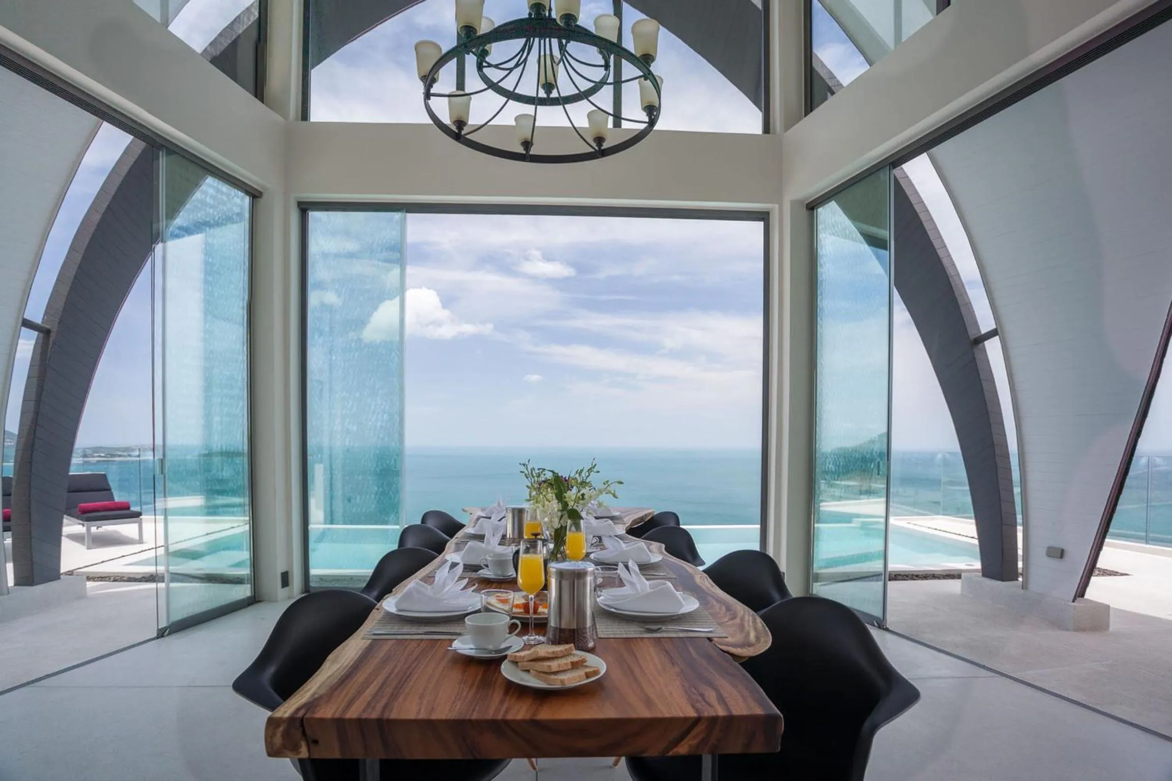 Restaurant/places to eat in Sky Dream Villa Award Winning Sea View Villa