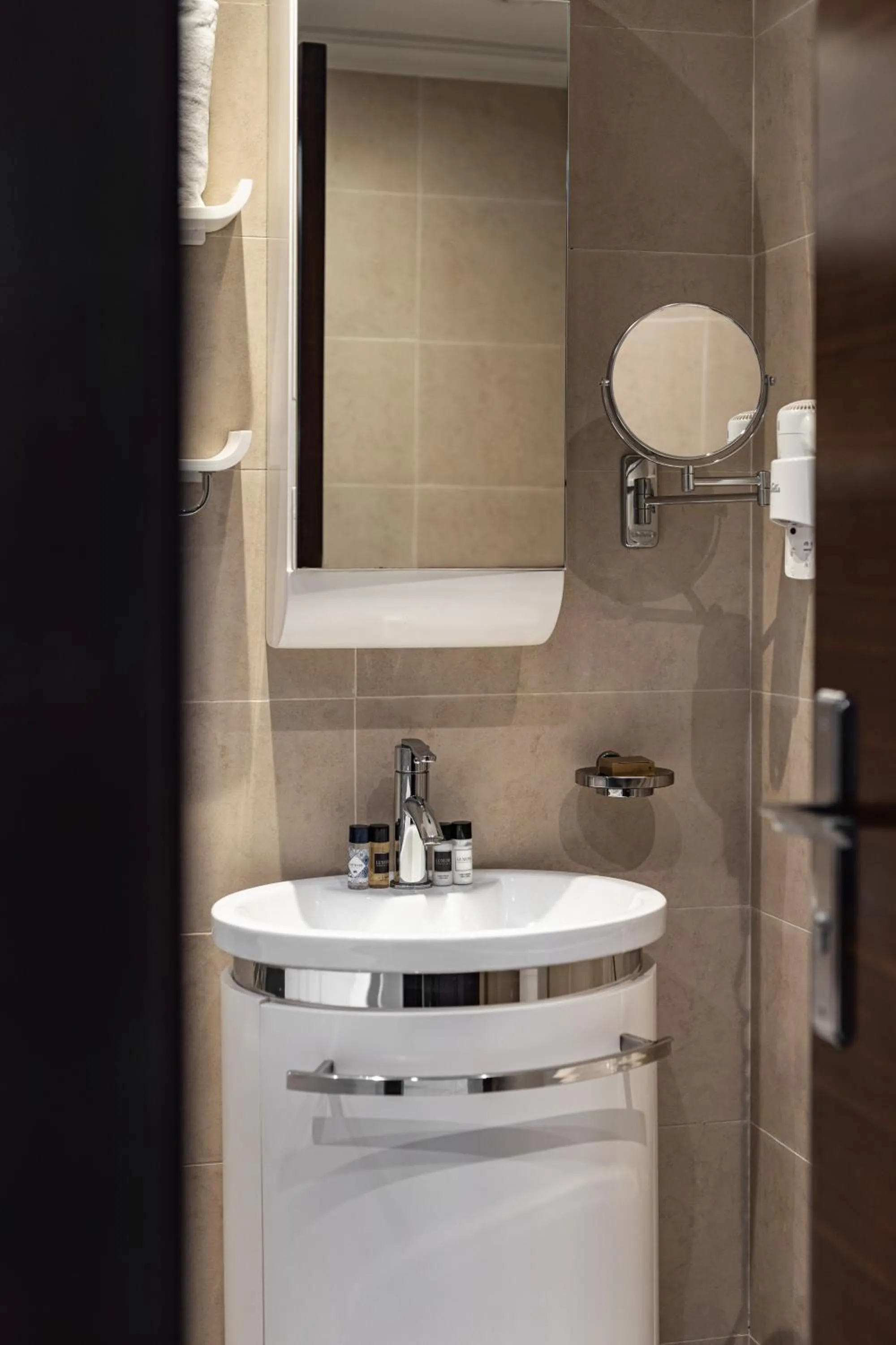 Bathroom in Palmeiras Suite Hotel