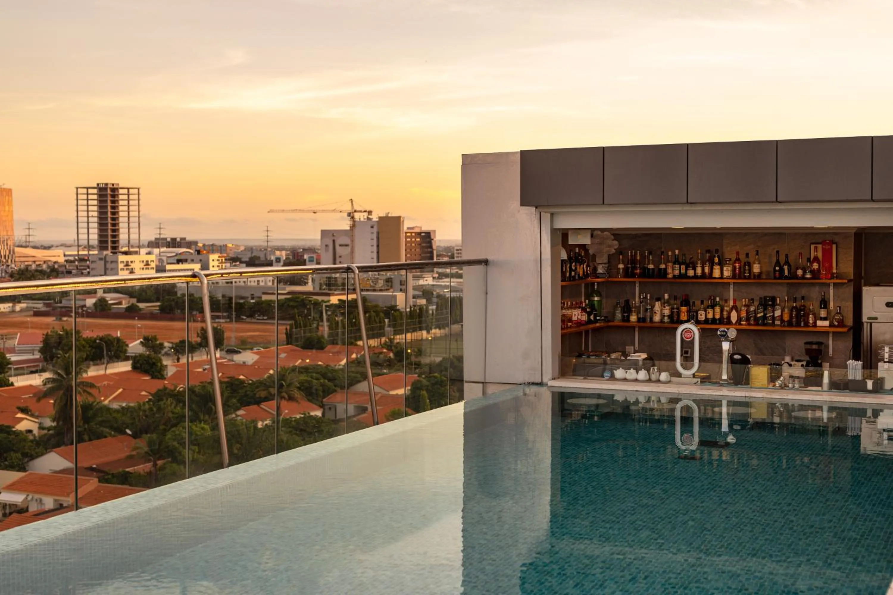 Food and drinks in Palmeiras Suite Hotel