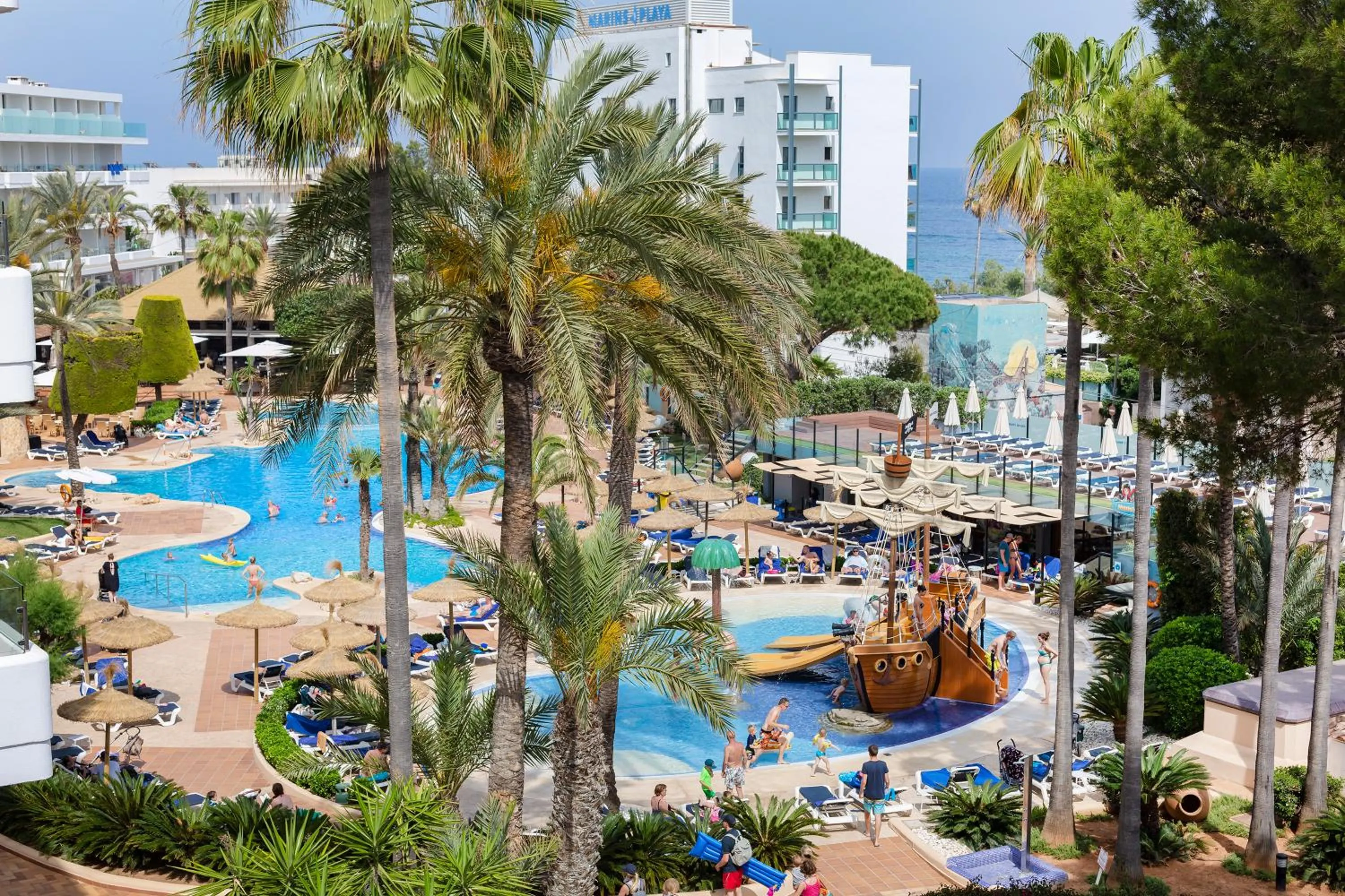 Swimming pool in Marins Playa