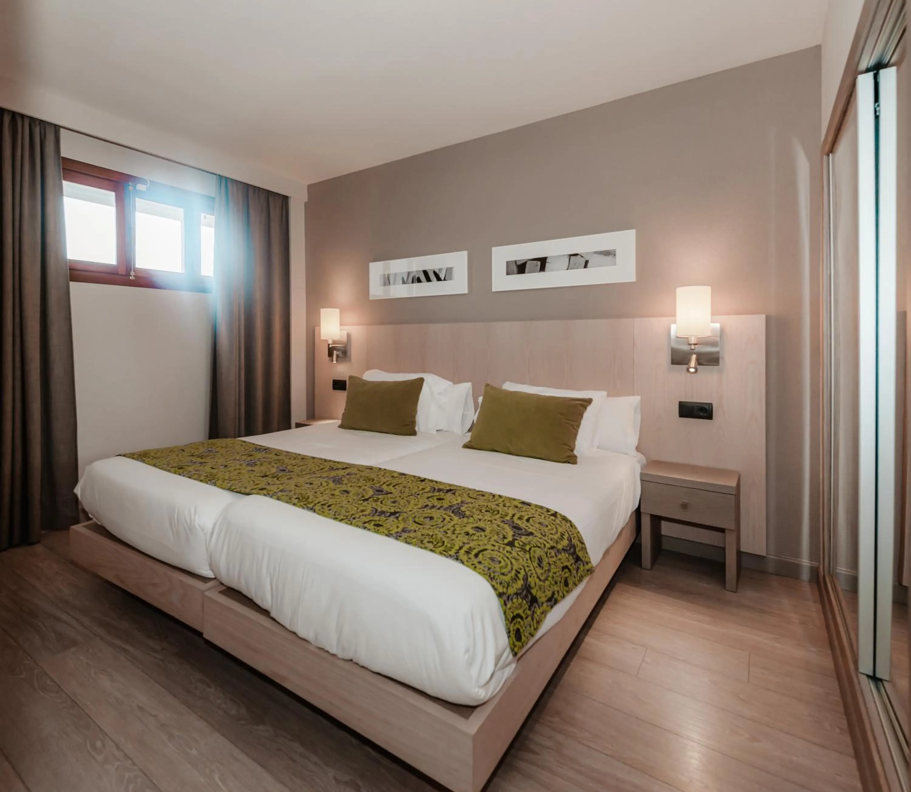 Bedroom, Bed in Marins Playa