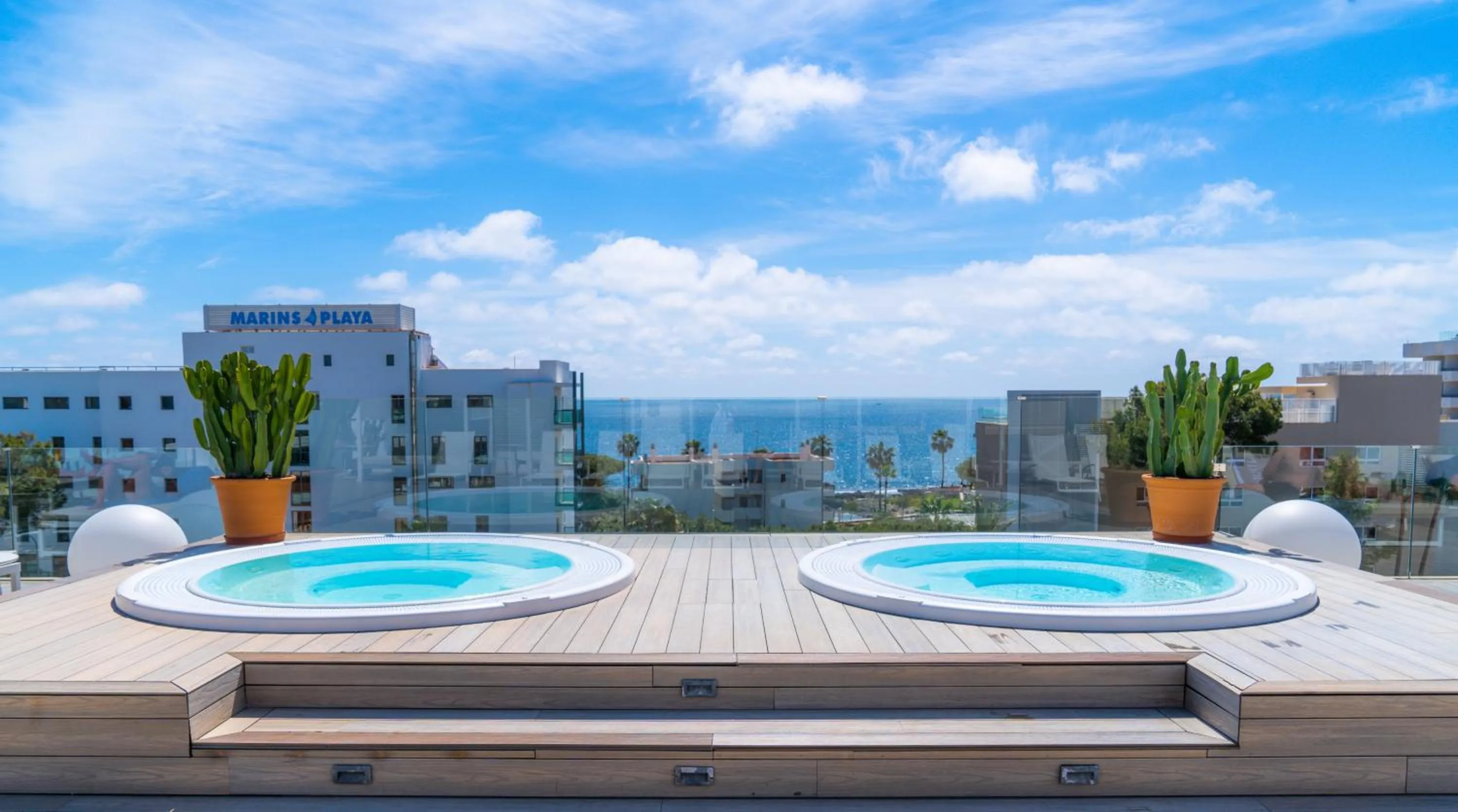 Swimming pool in Marins Playa
