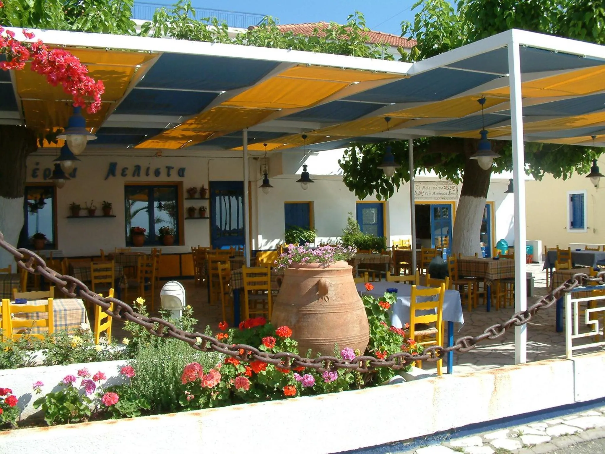 Restaurant/places to eat in Melistas Rooms