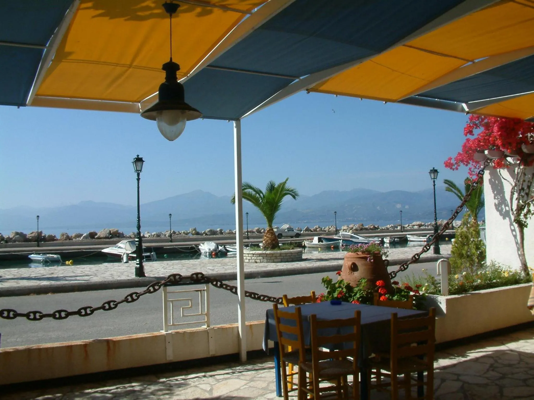 Restaurant/places to eat in Melistas Rooms