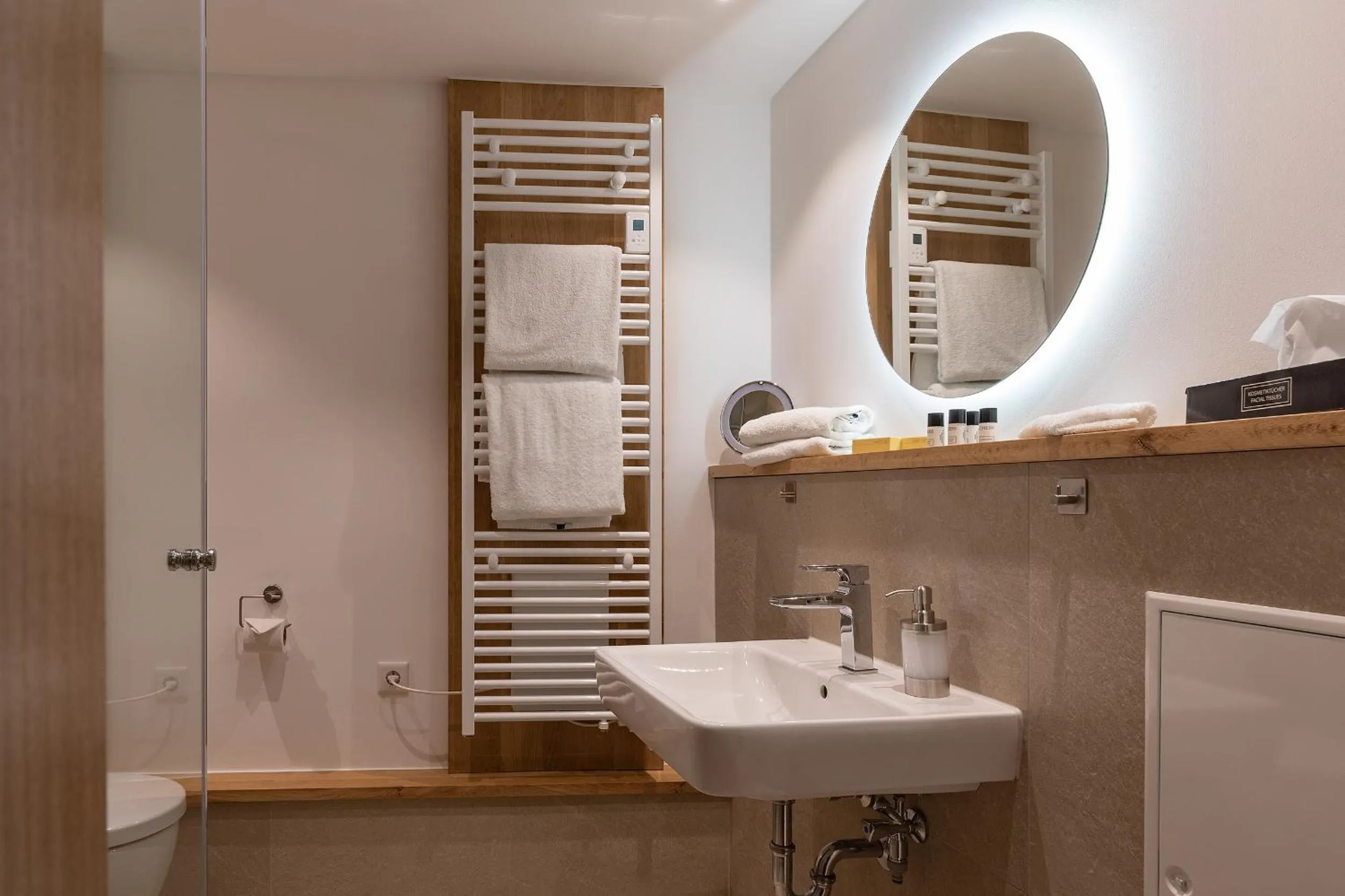 Bathroom in Hotel ten Hoopen Restaurant Deele