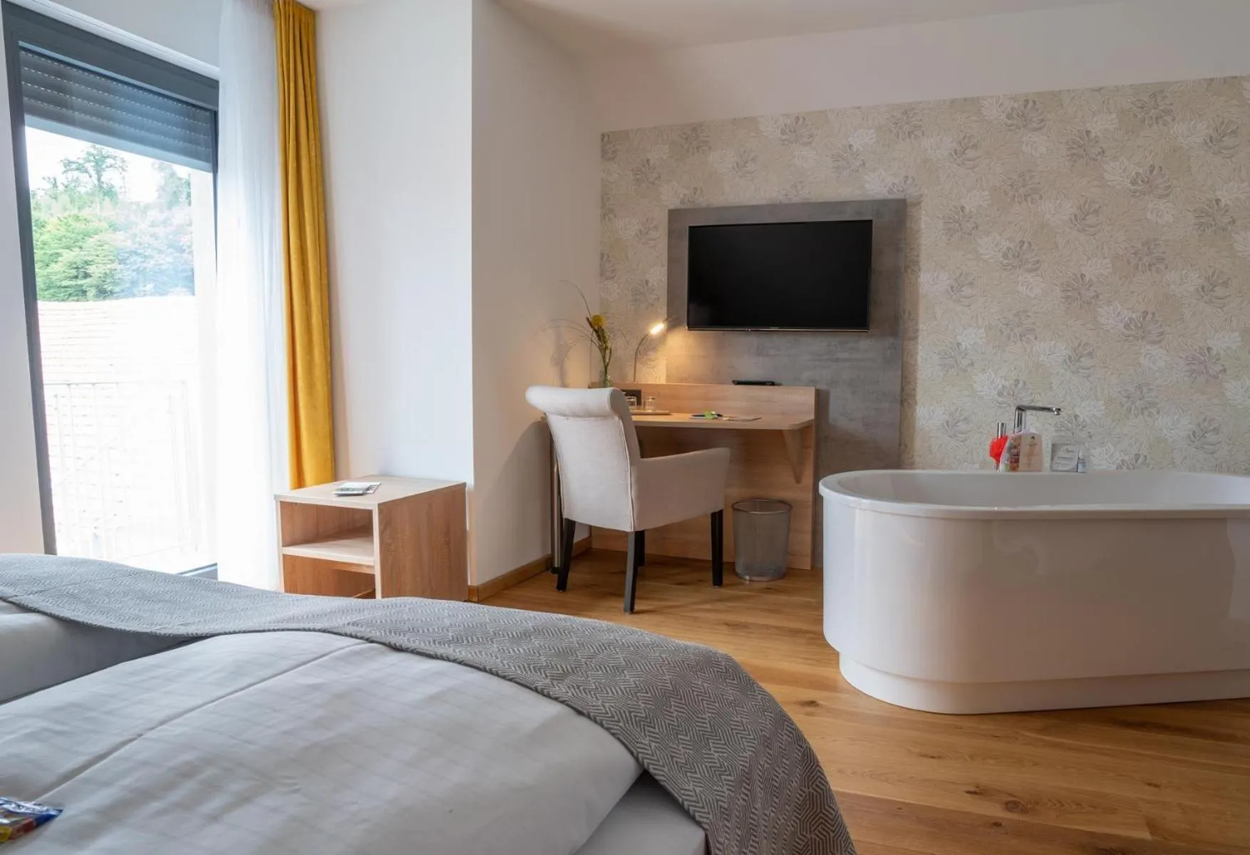 Photo of the whole room, Bed in Hotel ten Hoopen Restaurant Deele