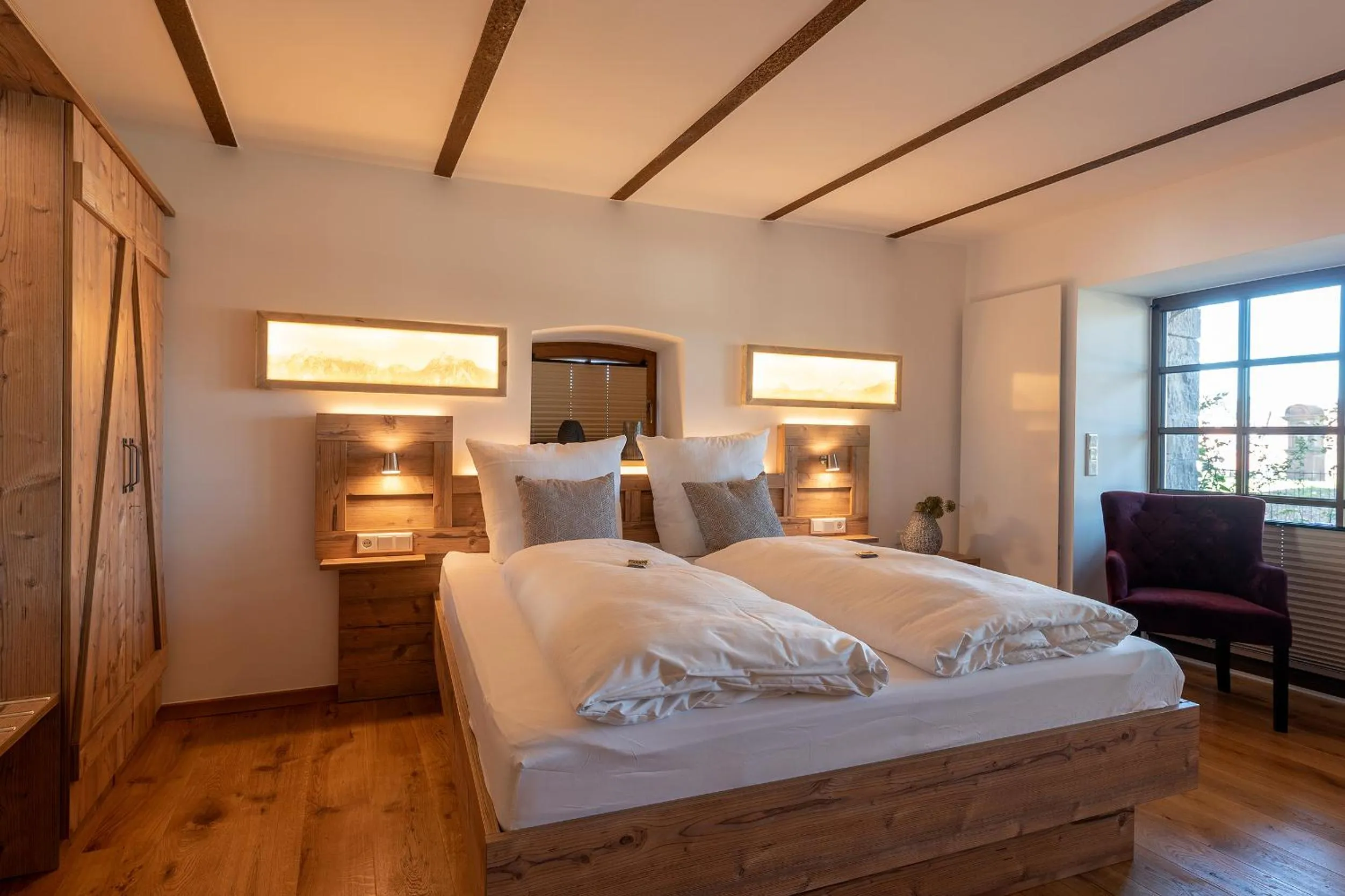 Photo of the whole room, Bed in Hotel ten Hoopen Restaurant Deele