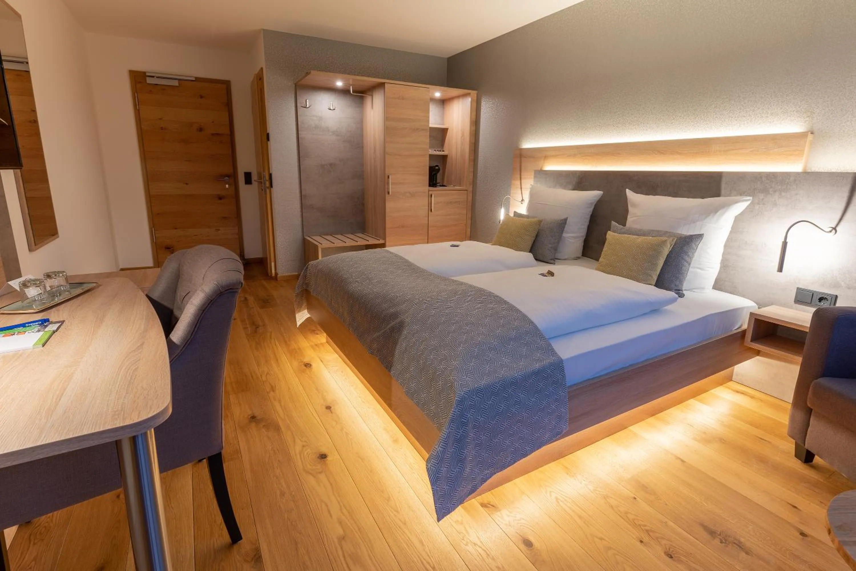 Photo of the whole room, Bed in Hotel ten Hoopen Restaurant Deele