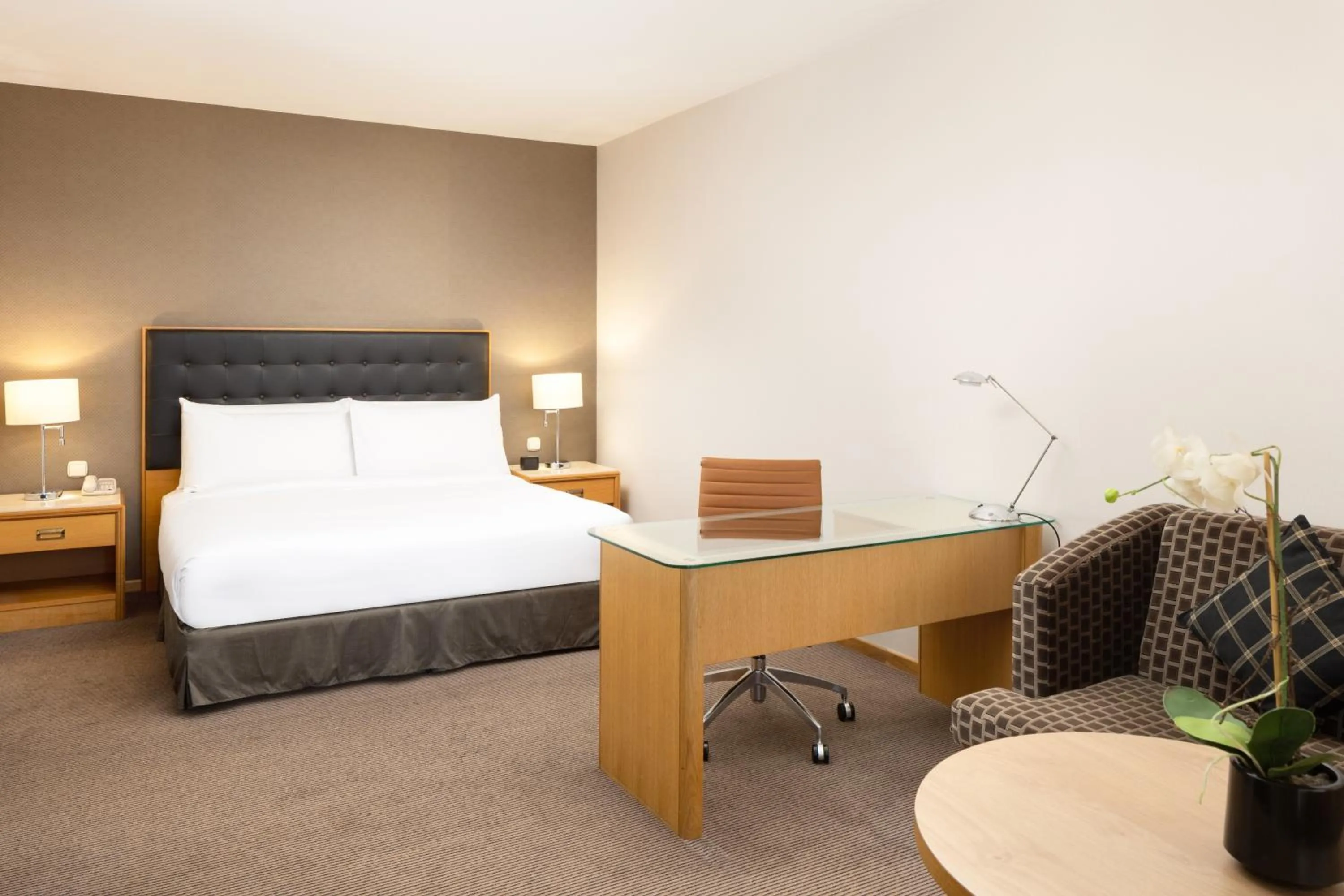 Bedroom, Bed in DoubleTree by Hilton Luxembourg