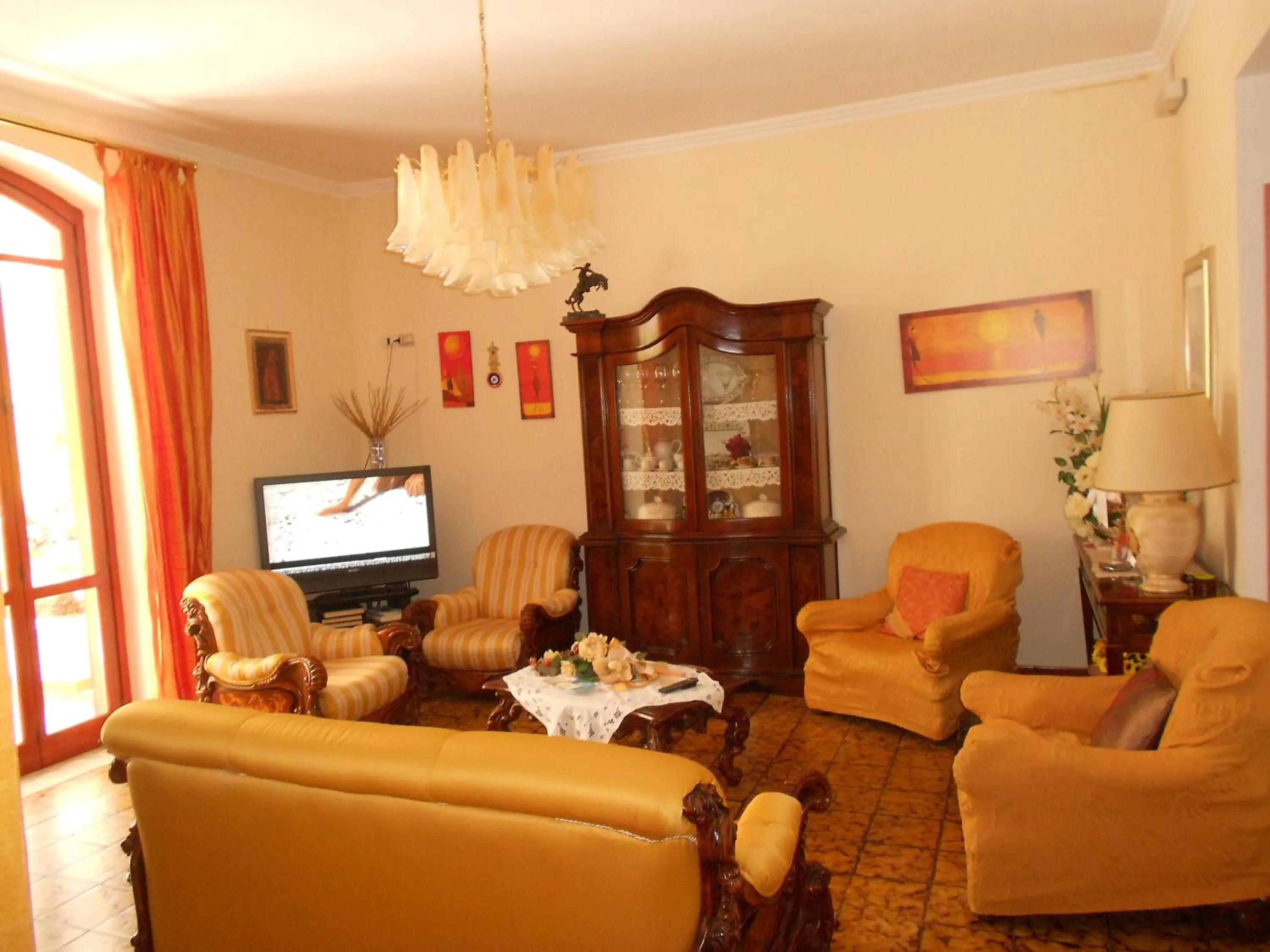 Communal lounge/ TV room in B&B Villa Di Bartolomeo