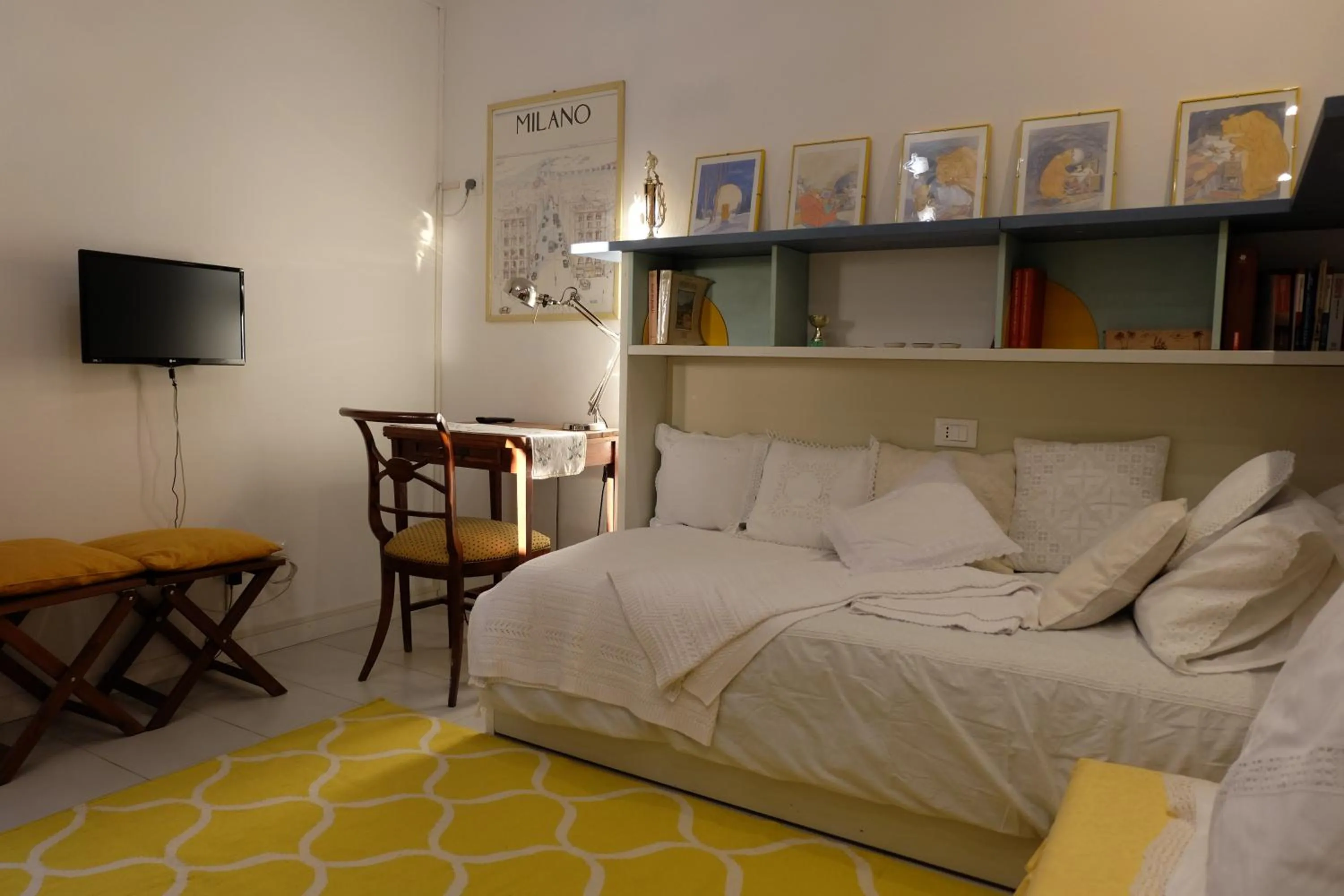 Photo of the whole room, Bed in Milano B&B