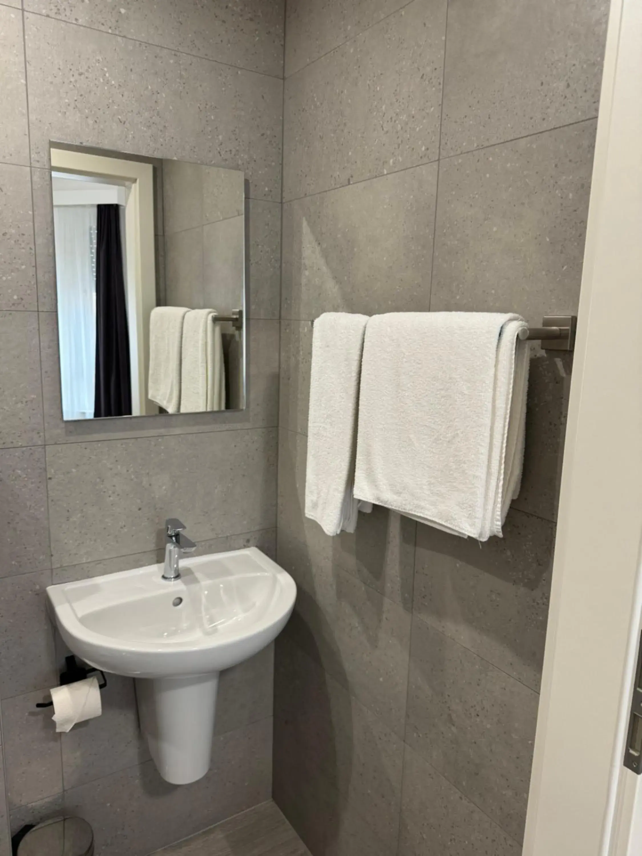 Single Room in Hotel Zurich Single Room in Hotel Zurich