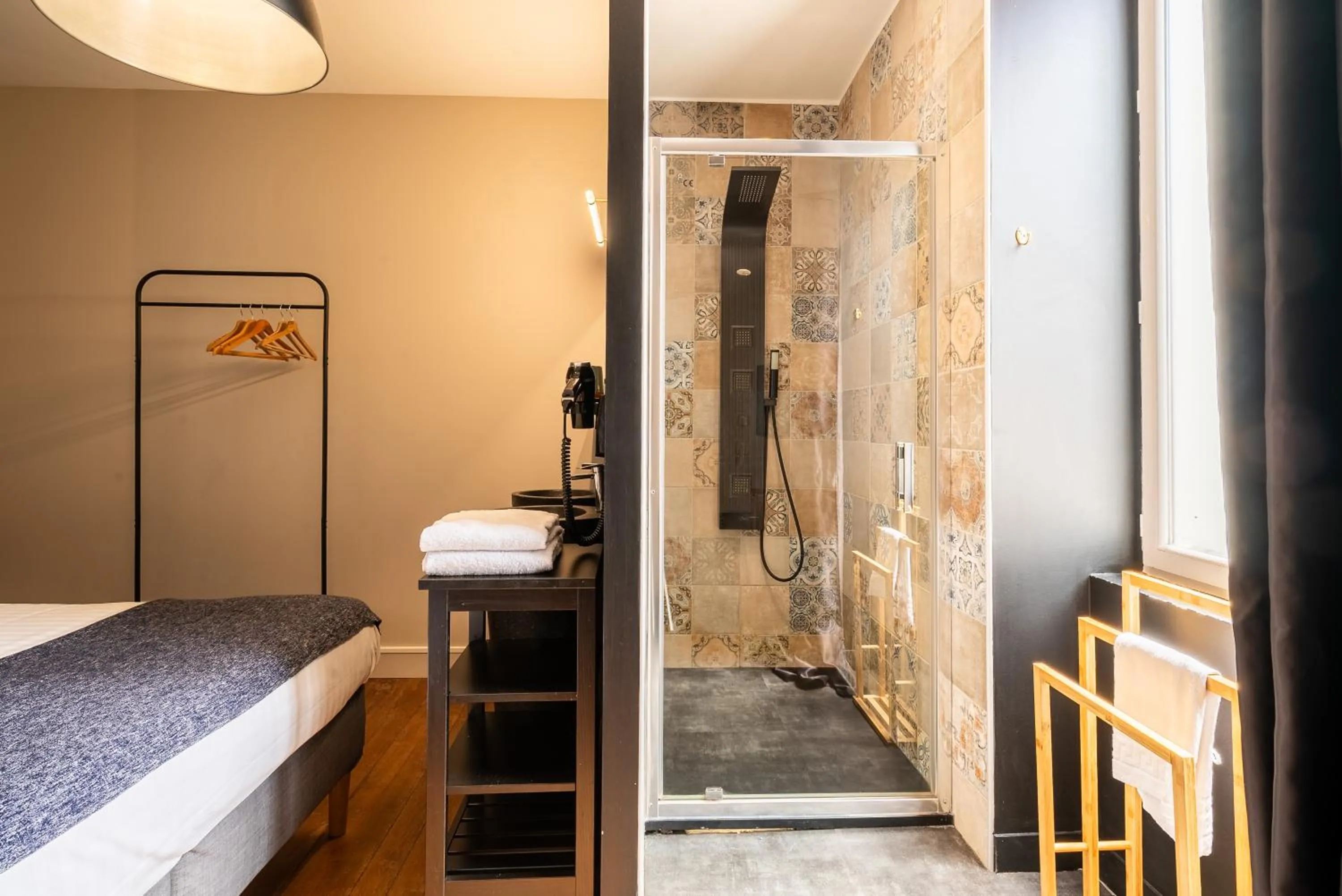 Shower, Bed in Dupain & Dubeurre Appart'hôtel - Parking en supp