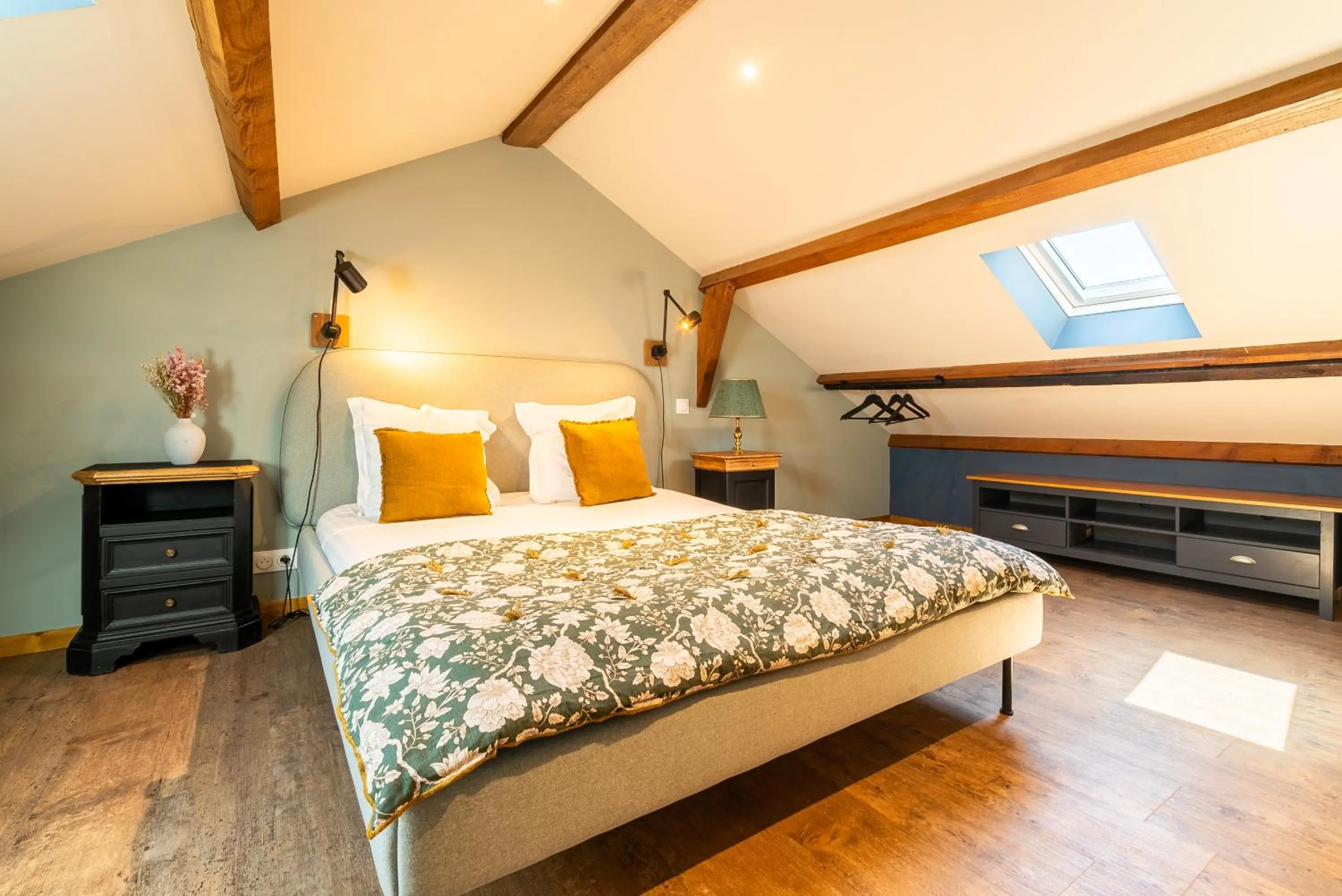 Photo of the whole room, Bed in Dupain & Dubeurre Appart'hôtel - Parking en supp