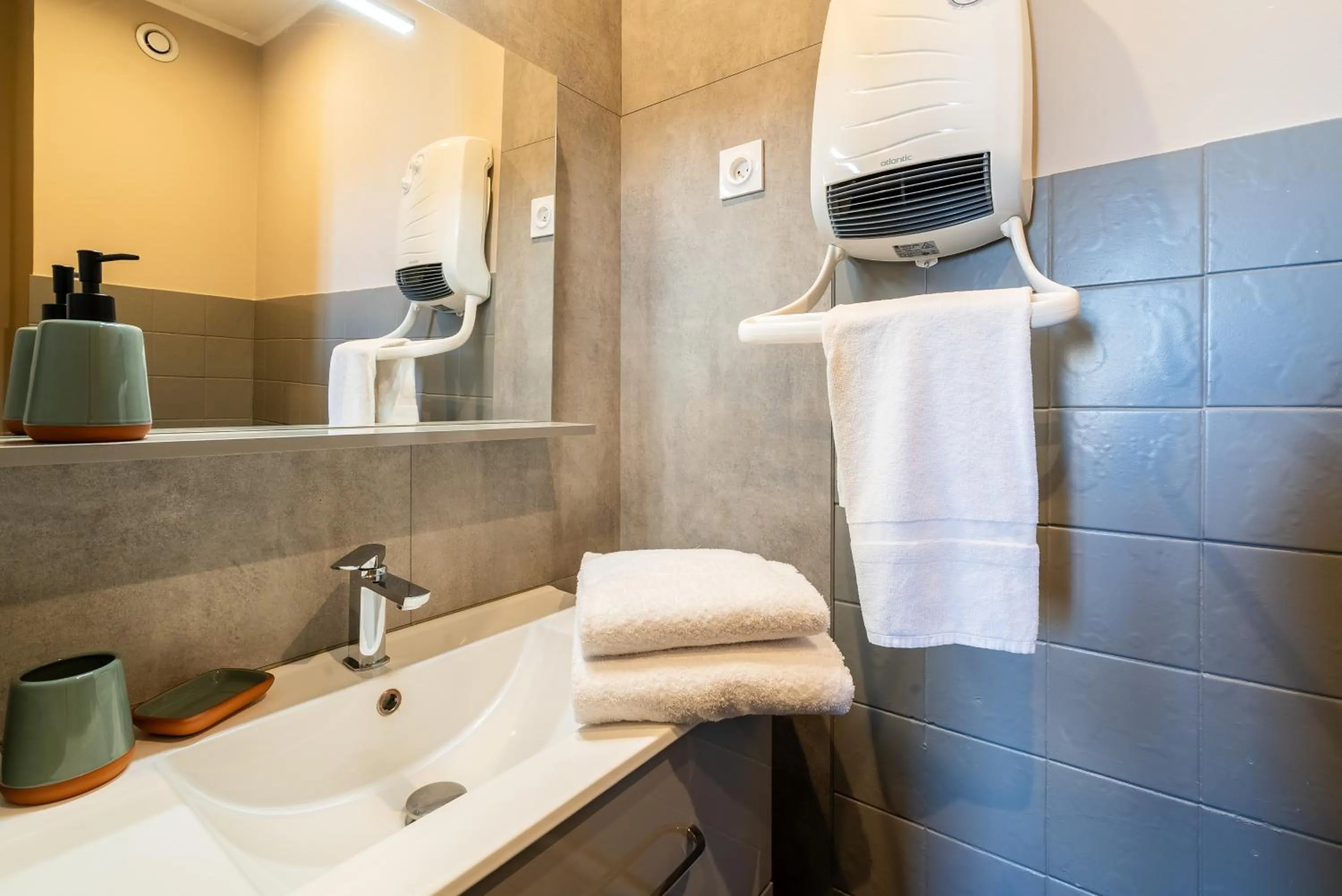 Bathroom in Dupain & Dubeurre Appart'hôtel - Parking en supp