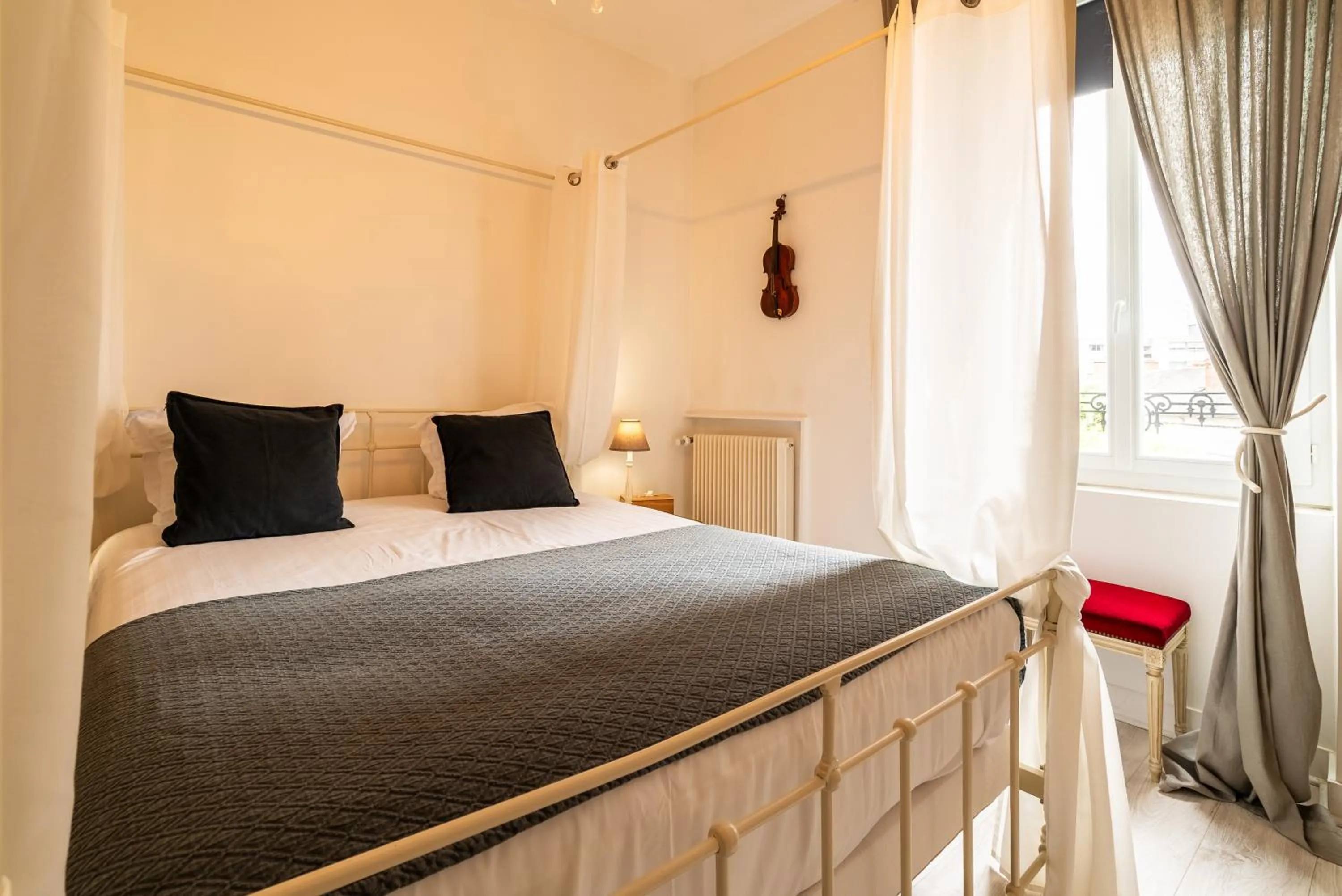 Bed in Dupain & Dubeurre Appart'hôtel - Parking en supp