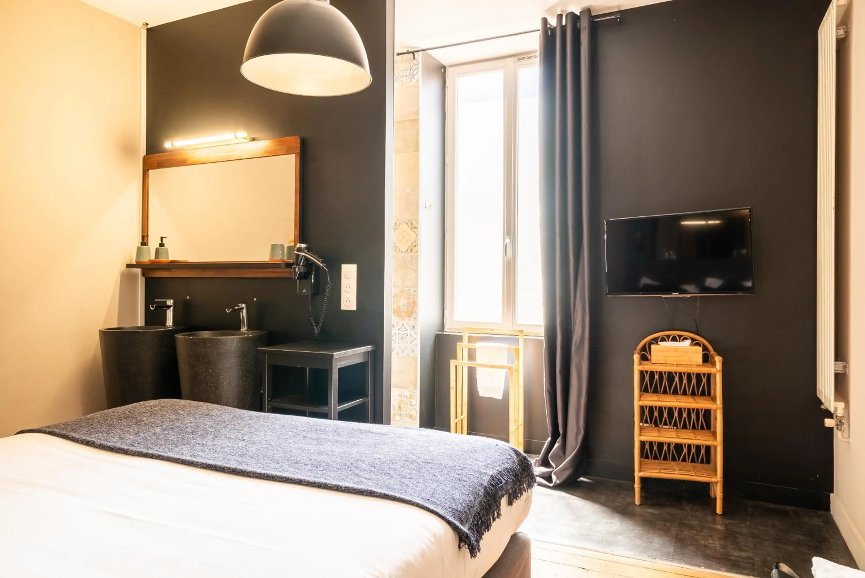 Bed in Dupain & Dubeurre Appart'hôtel - Parking en supp