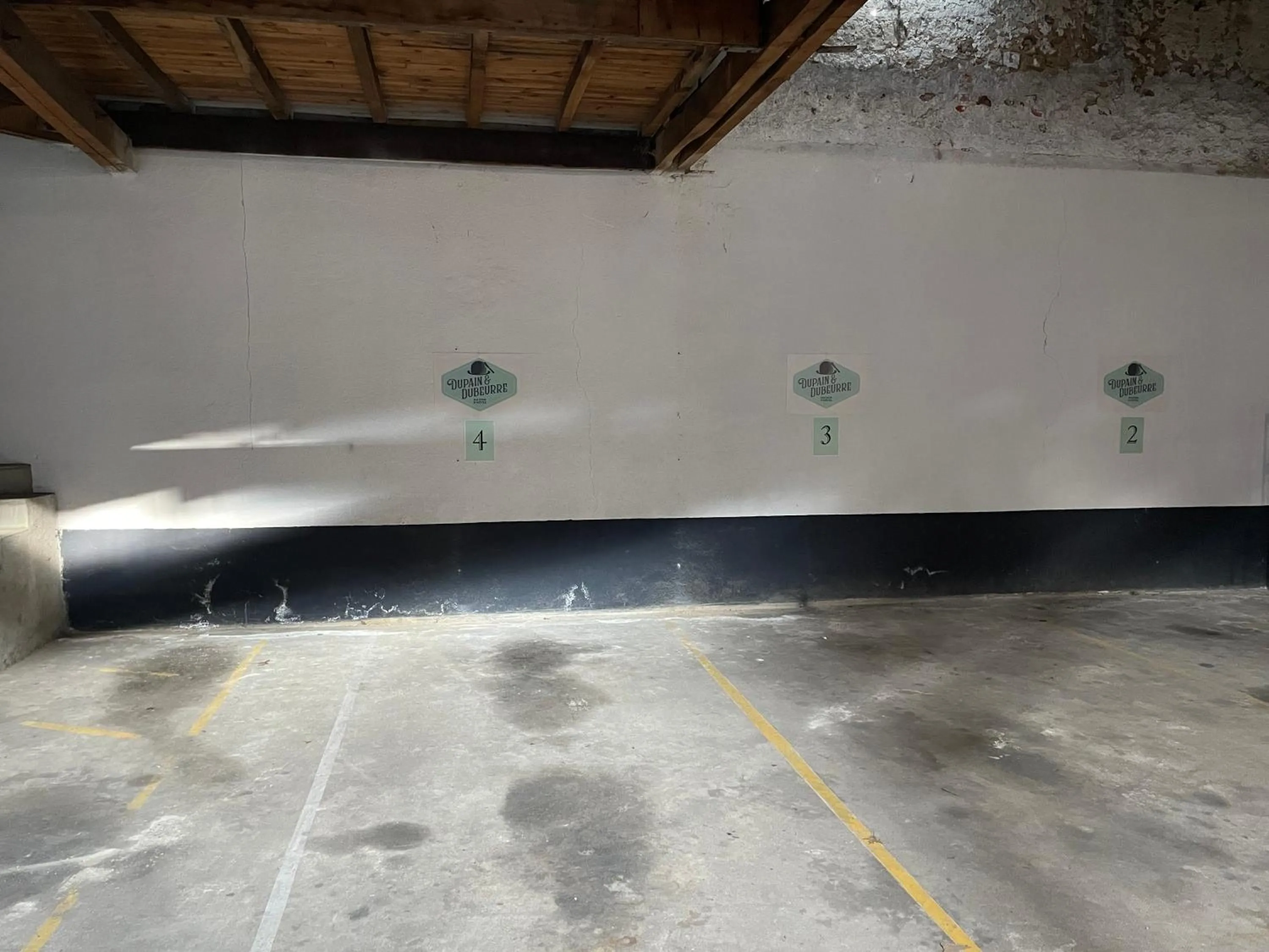 Parking in Dupain & Dubeurre Appart'hôtel - Parking en supp