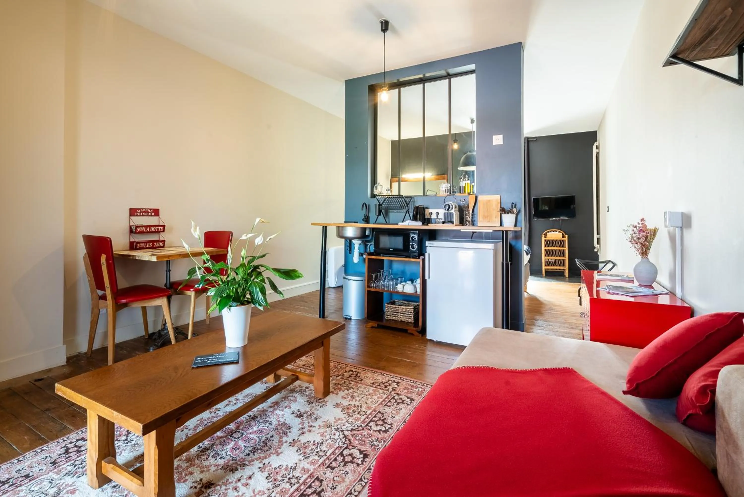 Kitchen or kitchenette in Dupain & Dubeurre Appart'hôtel - Parking en supp