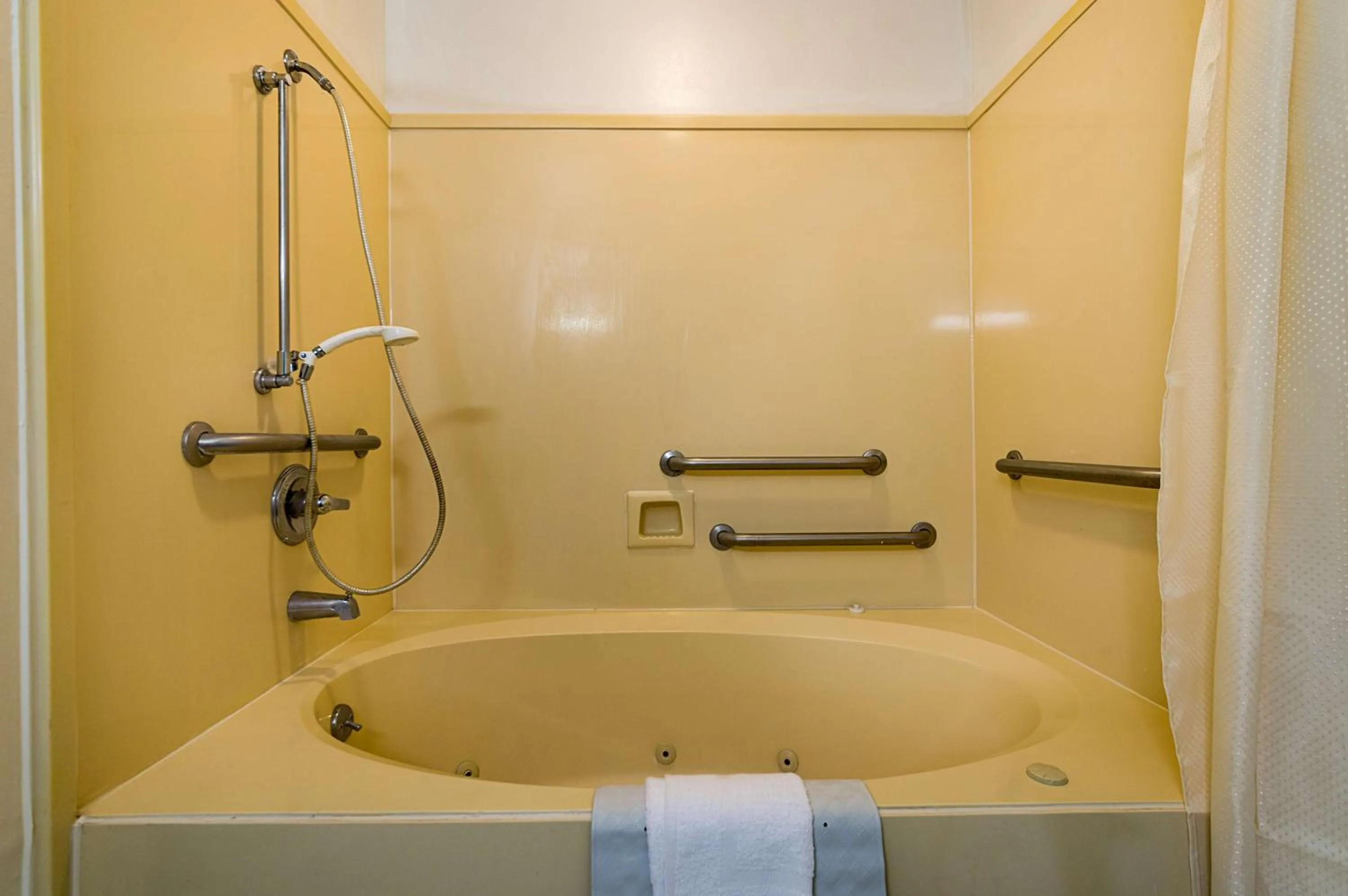 Shower in Motel 6-New Iberia, LA