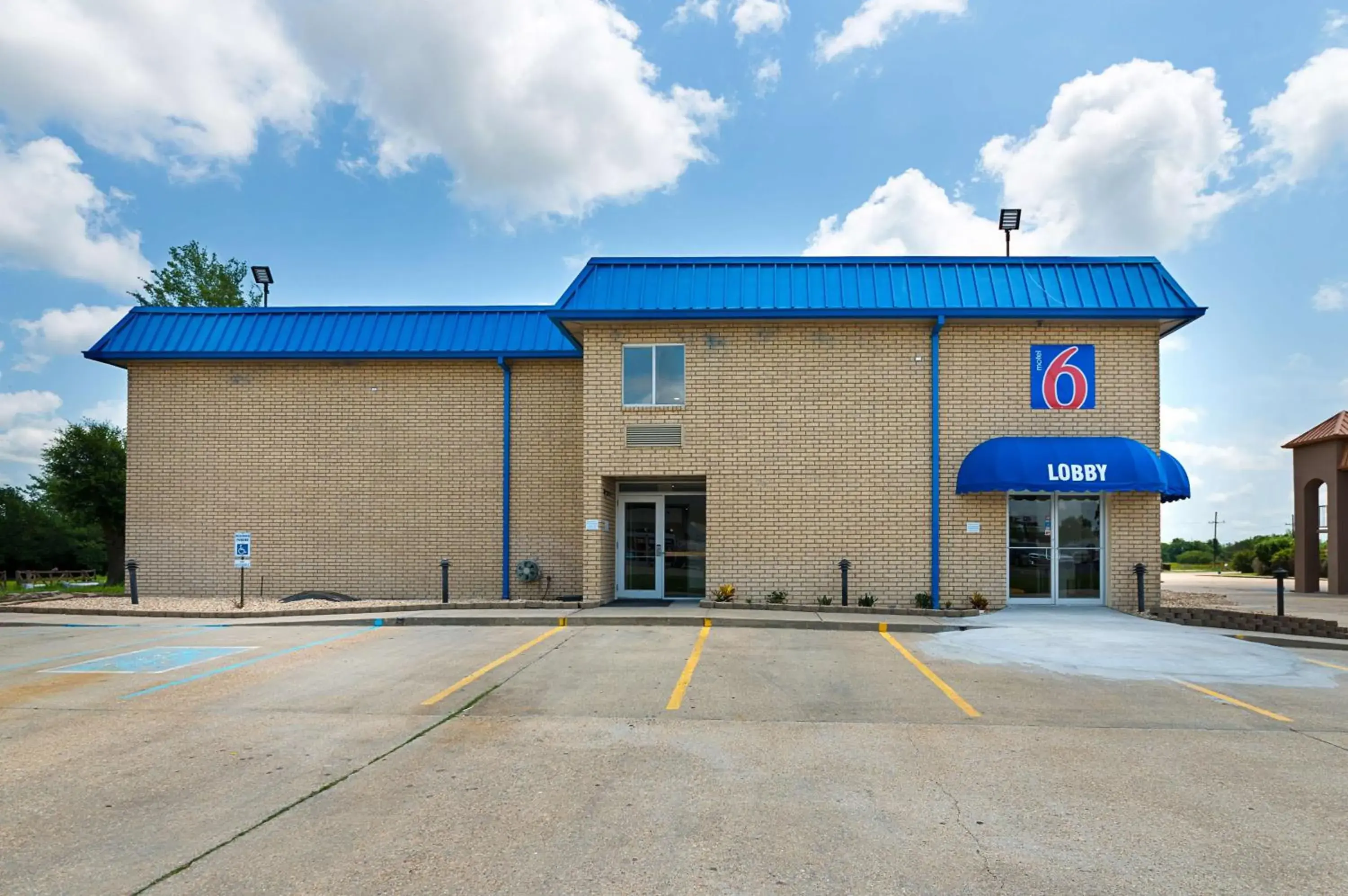 Property building in Motel 6-New Iberia, LA Property building in Motel 6-New Iberia, LA
