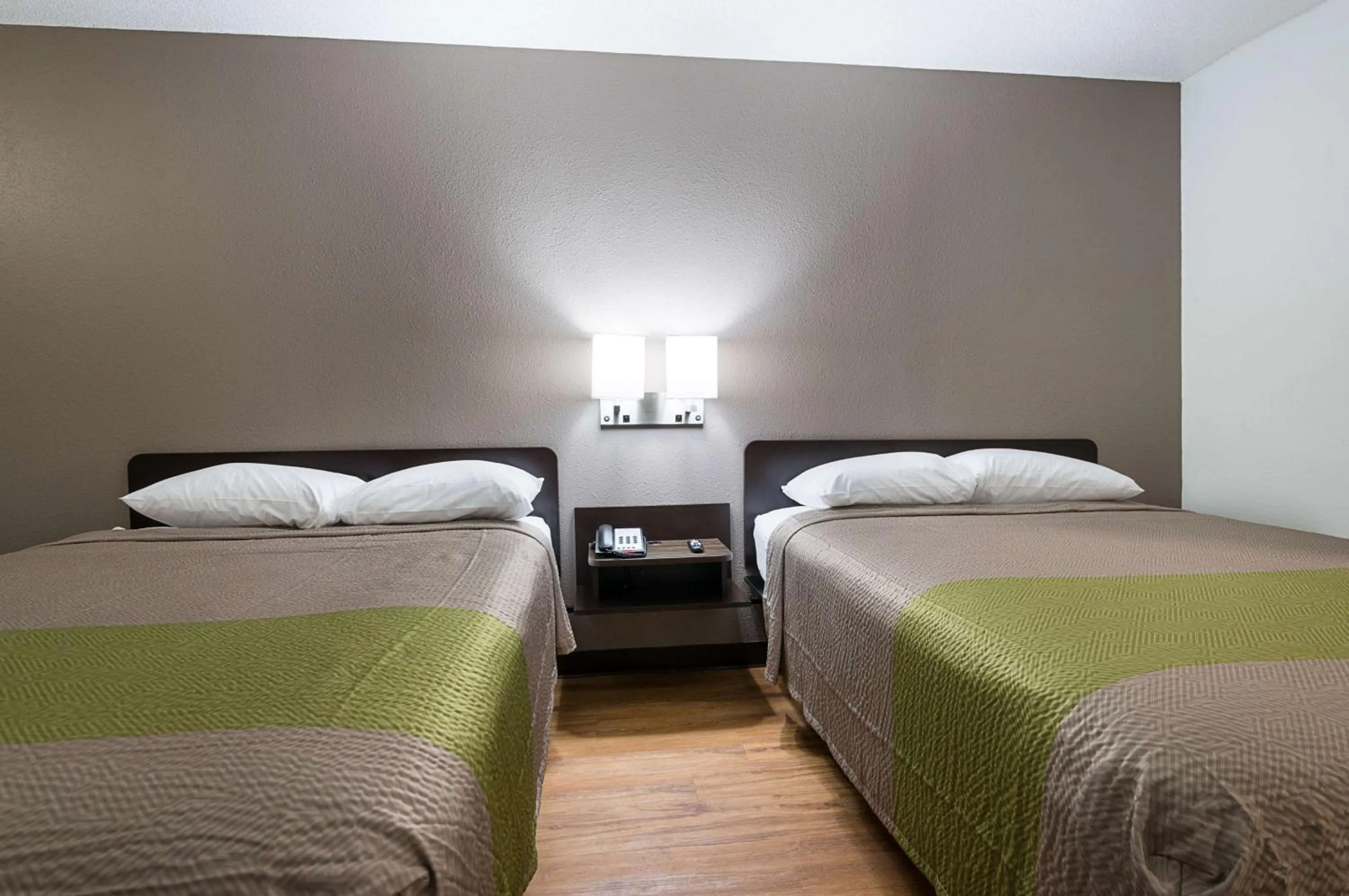 Photo of the whole room, Bed in Motel 6-New Iberia, LA