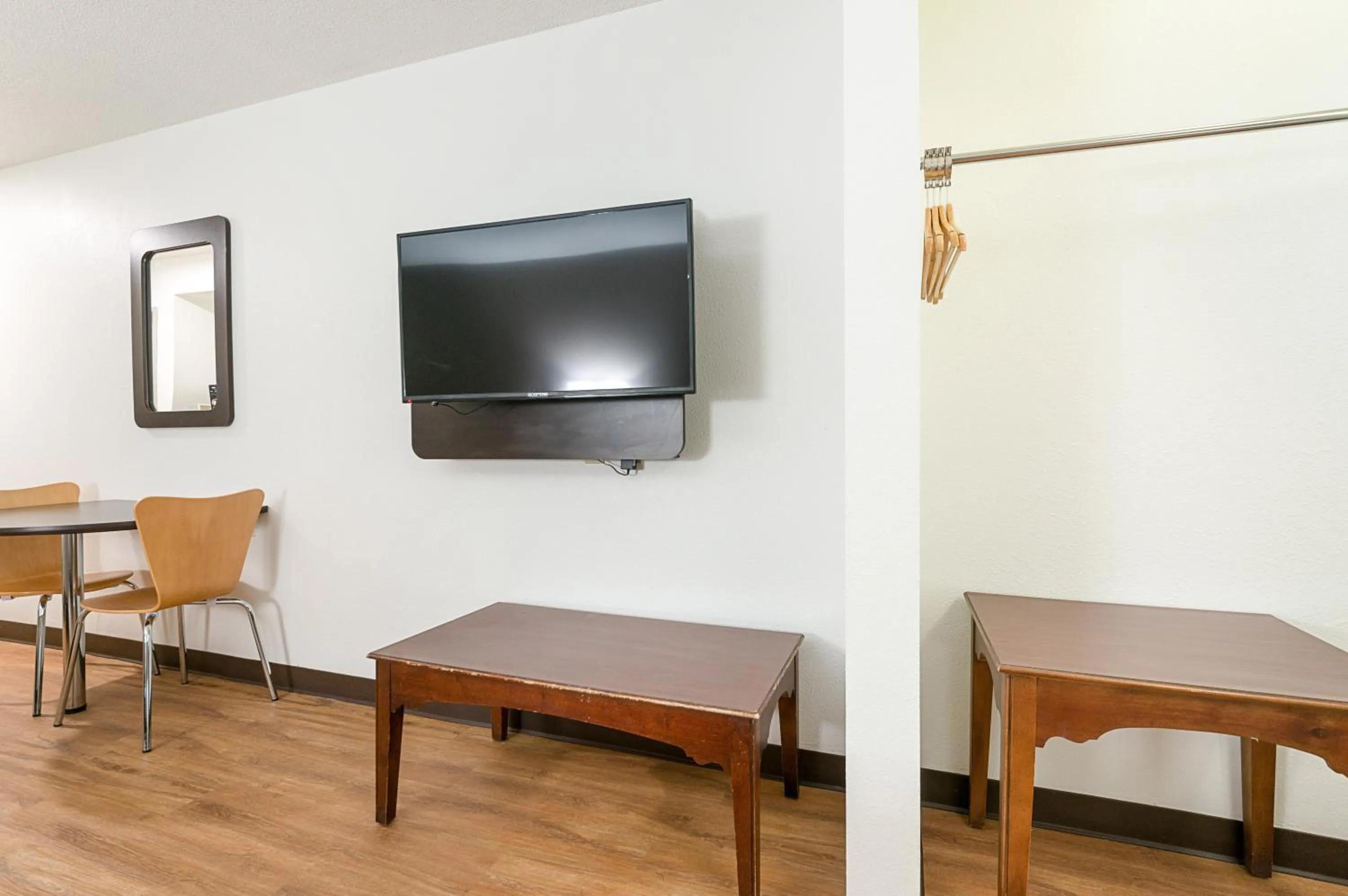 TV and multimedia in Motel 6-New Iberia, LA