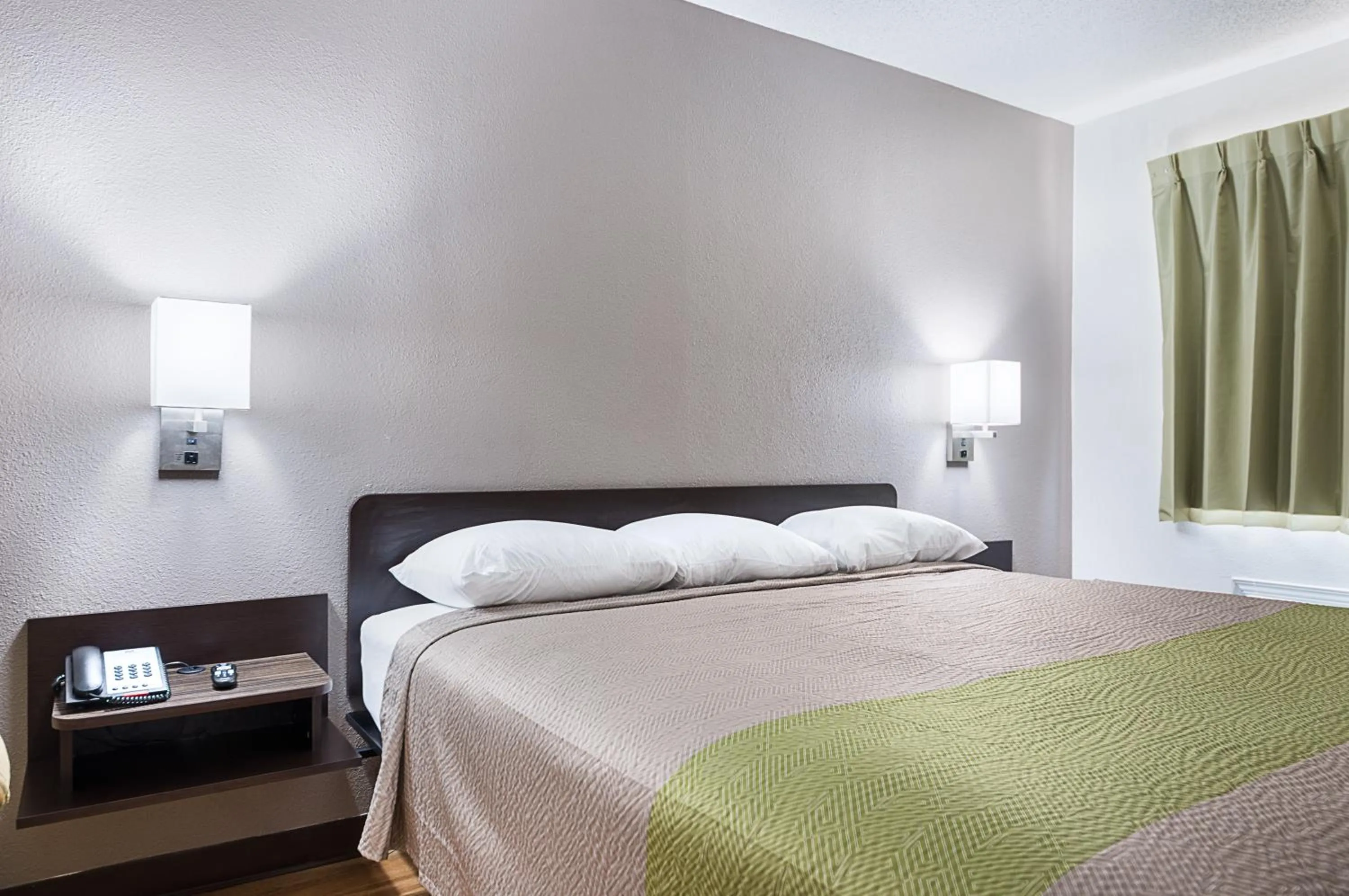 Bedroom, Bed in Motel 6-New Iberia, LA