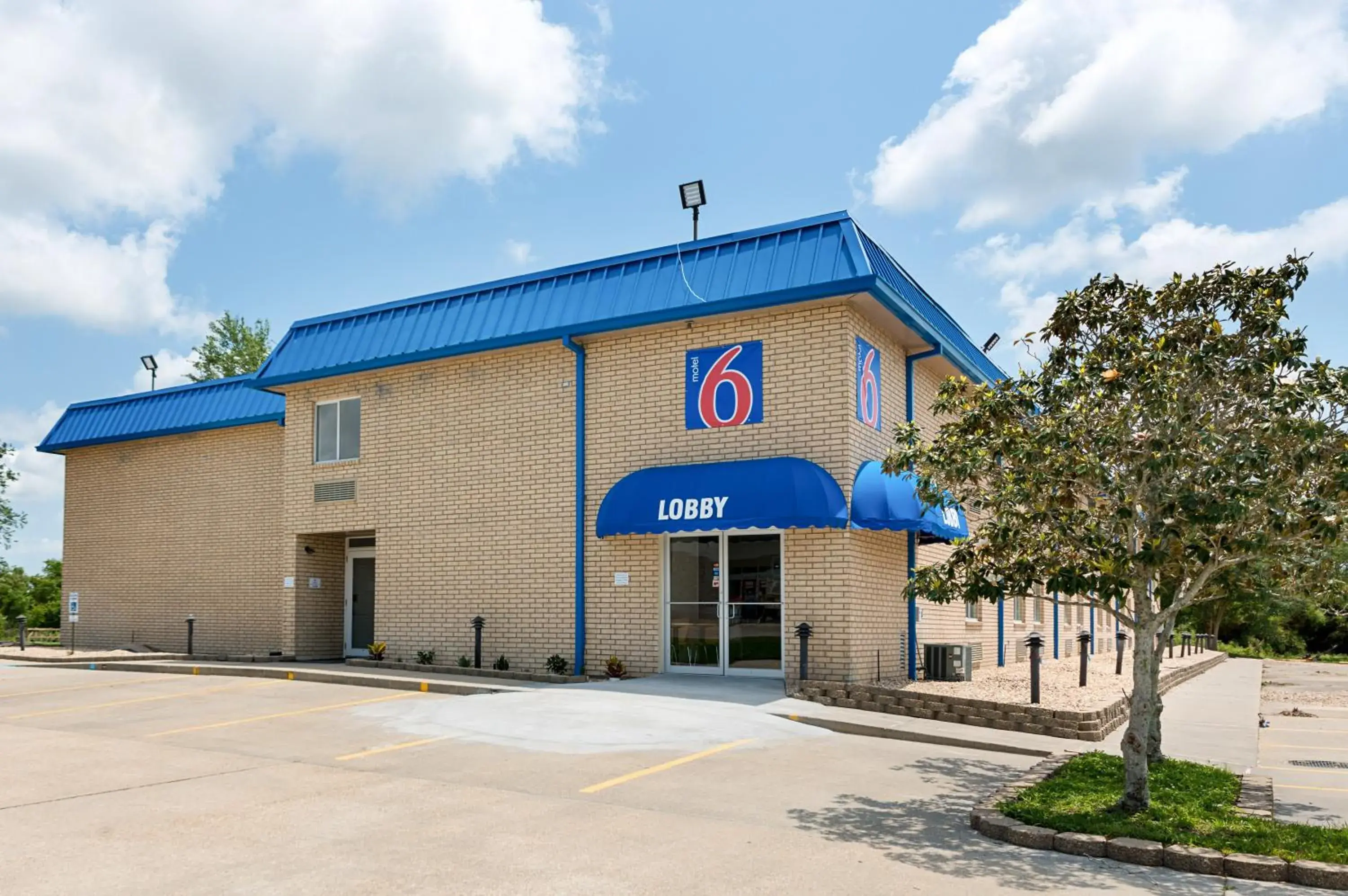 Property building in Motel 6-New Iberia, LA Property building in Motel 6-New Iberia, LA