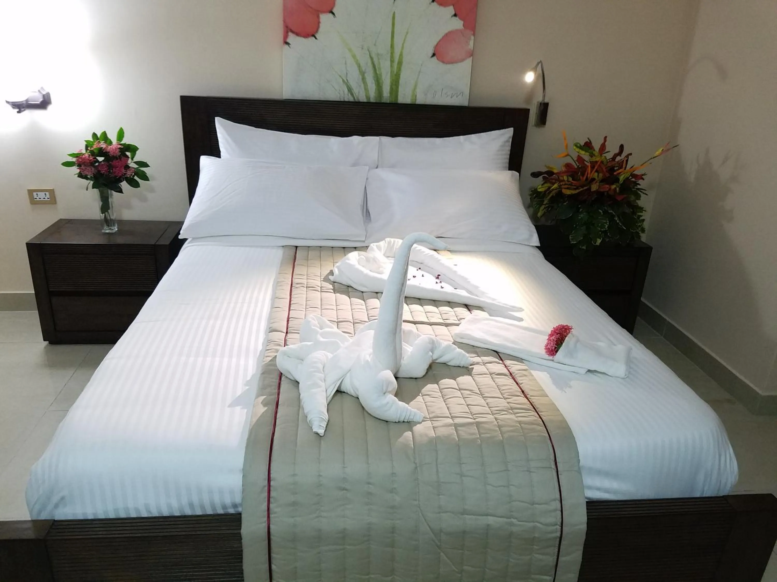 Bed in Murex Plaza Hotel & Suites