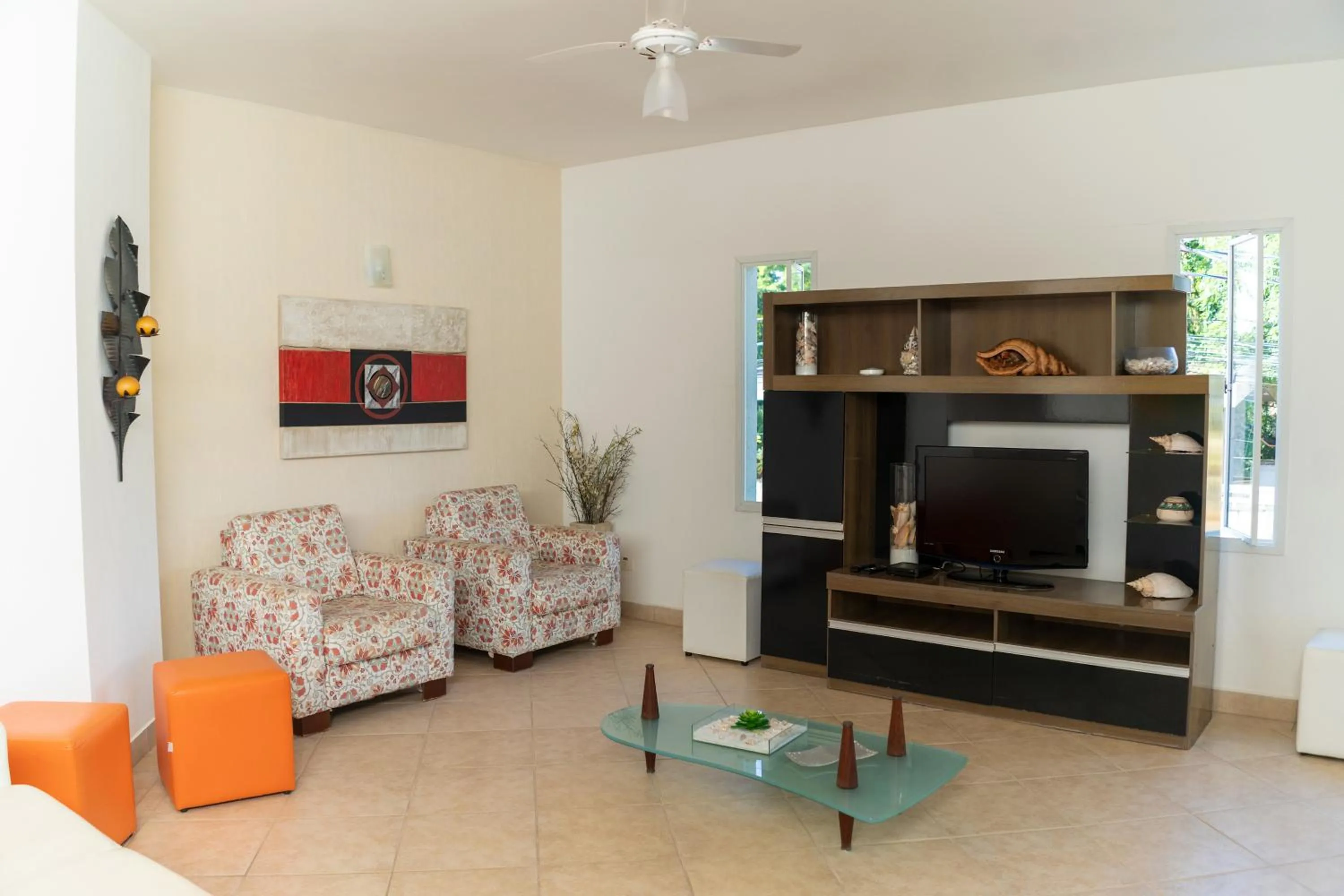 Communal lounge/ TV room in Pousada Etoile