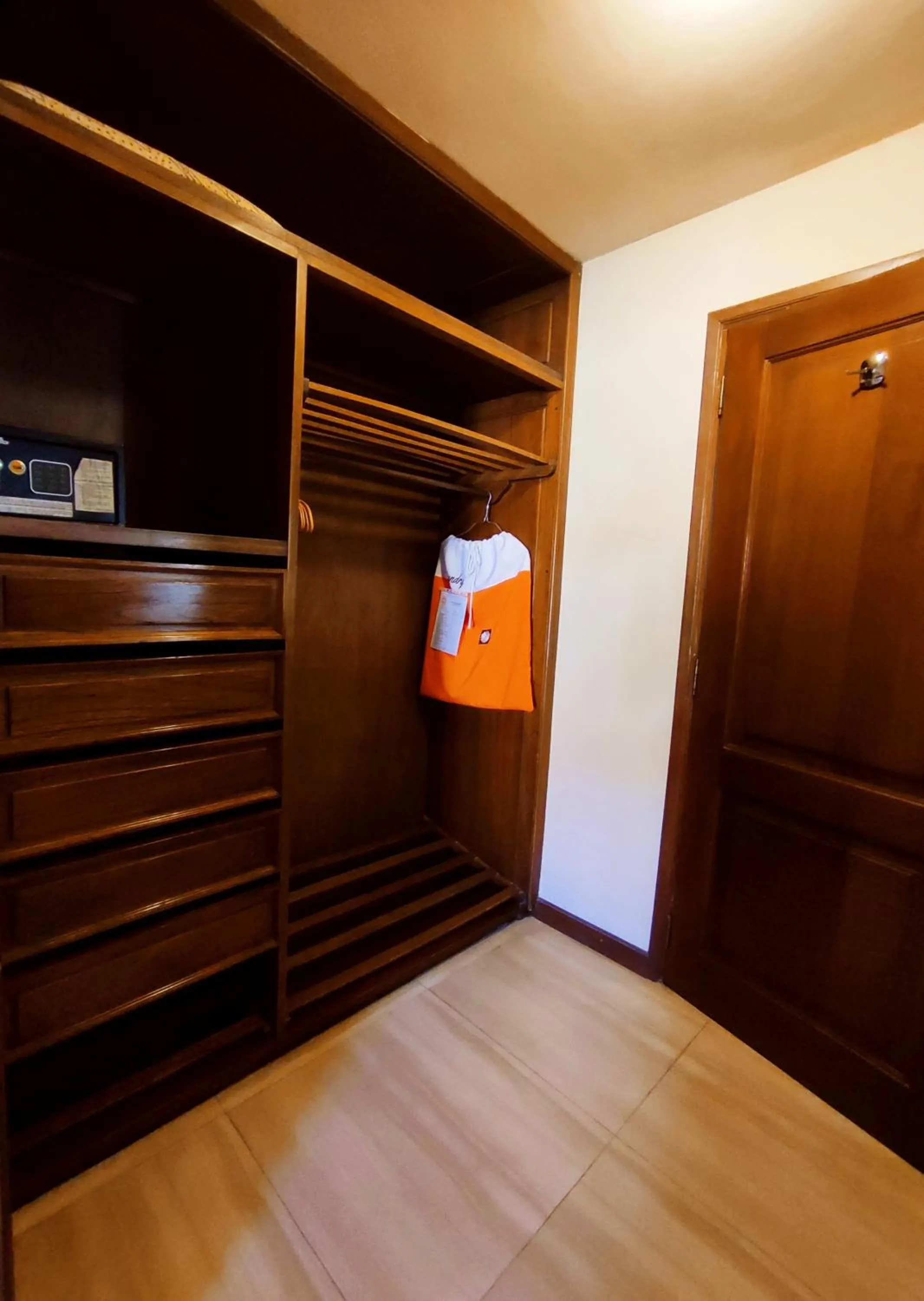 wardrobe, Bed in Hotel Boutique La Casa de Margarita