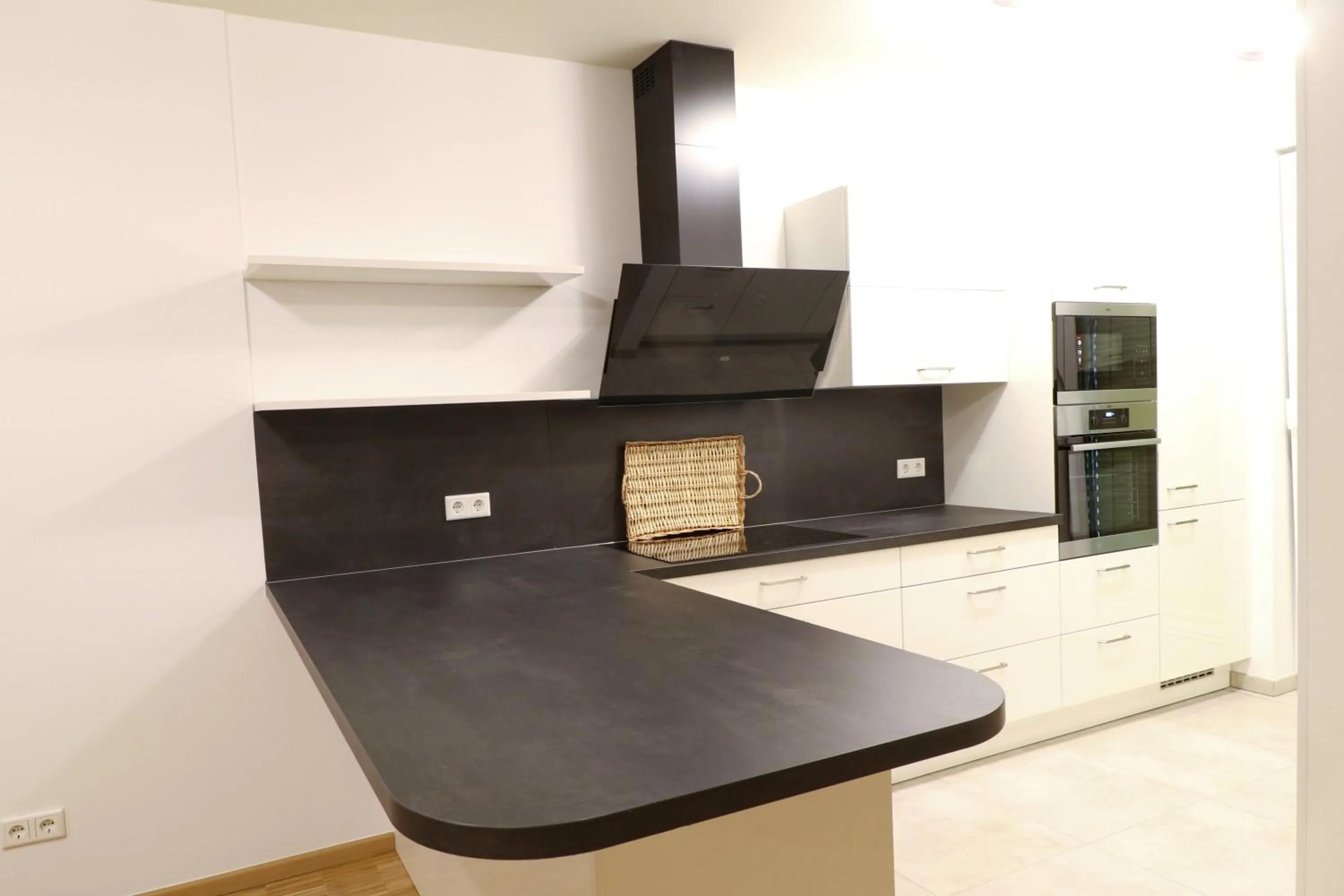 Kitchen or kitchenette in Threeland Hotel