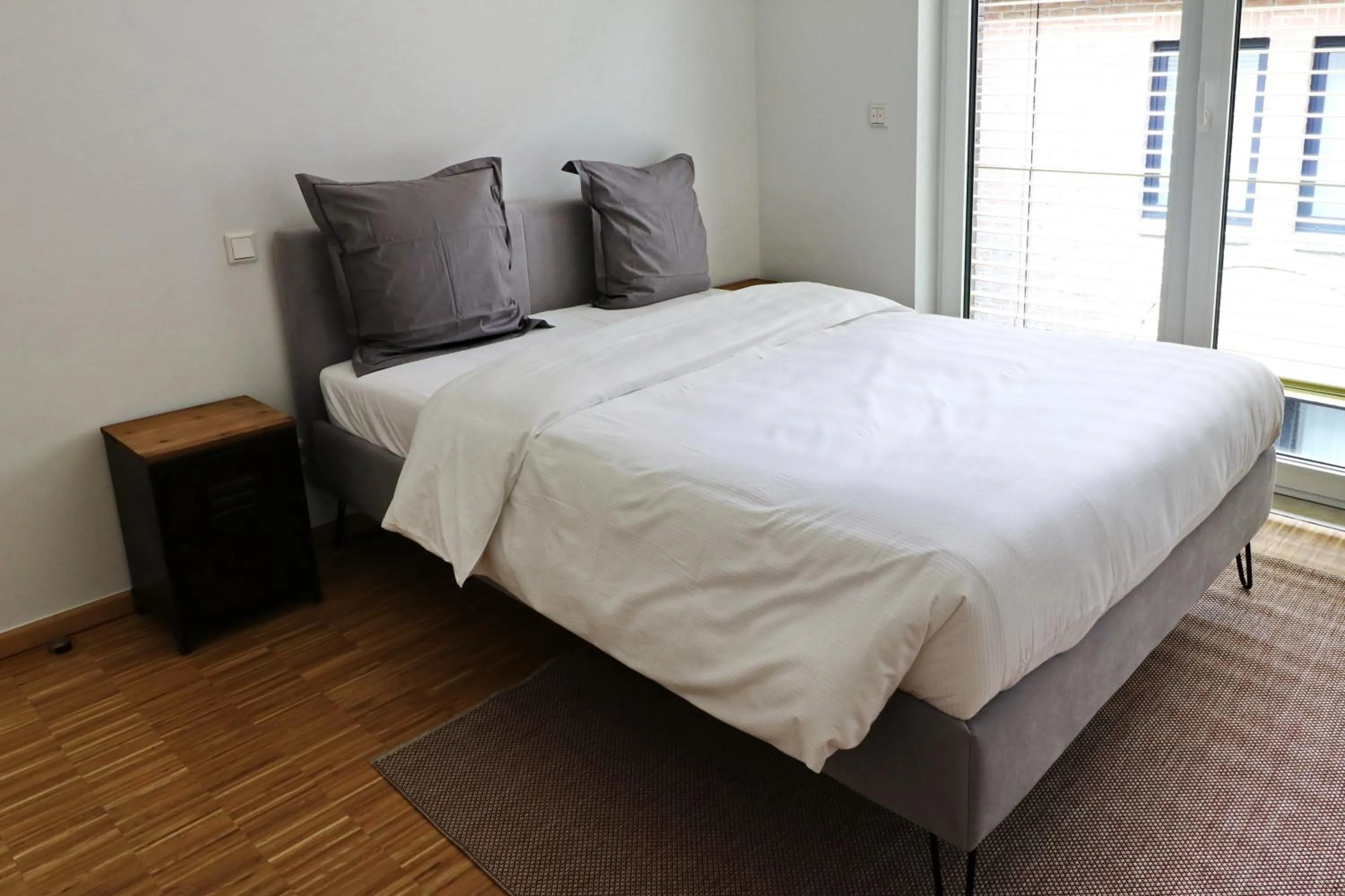 Bedroom, Bed in Threeland Hotel