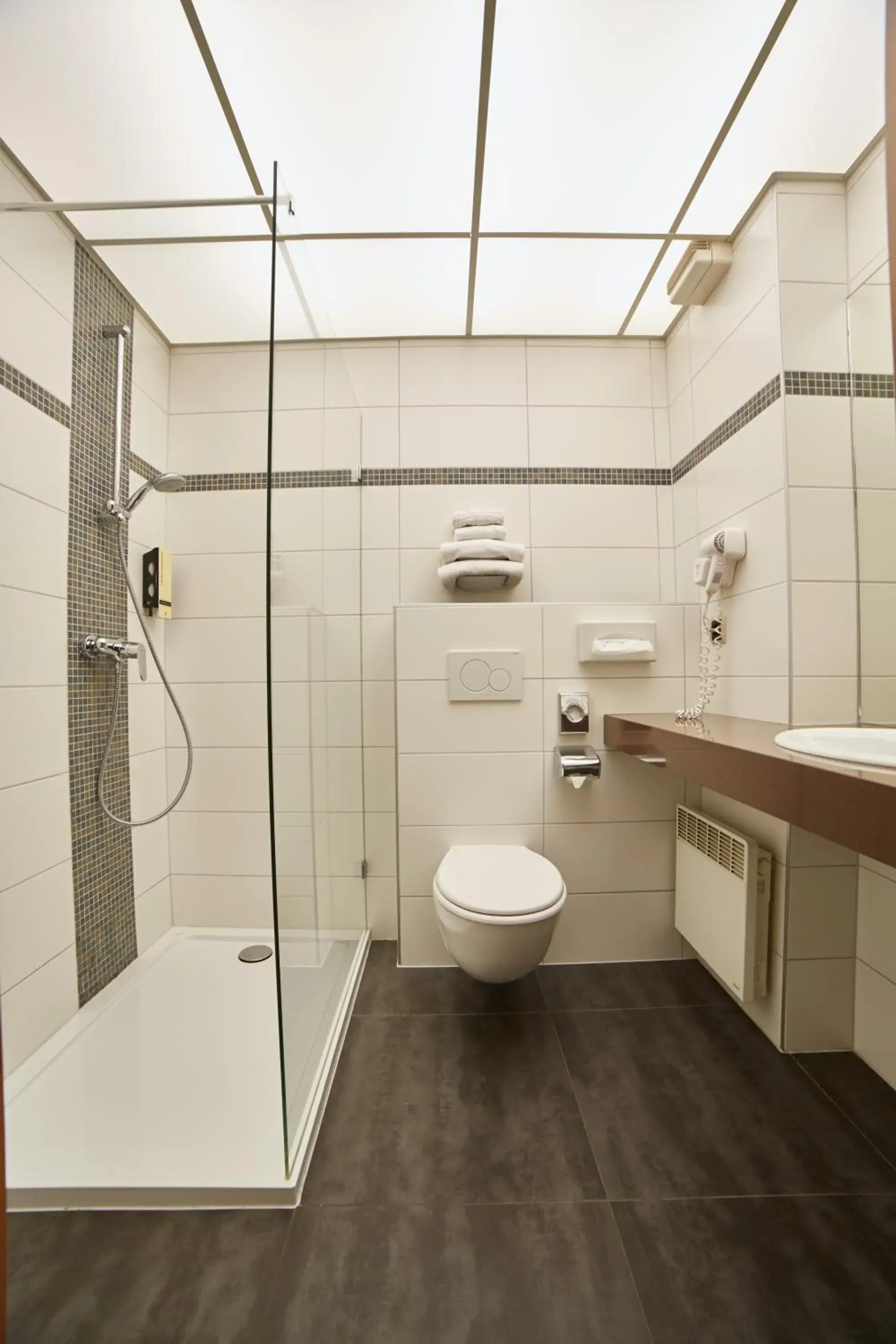 Standard Twin Room - single occupancy in Threeland Hotel Standard Twin Room - single occupancy in Threeland Hotel