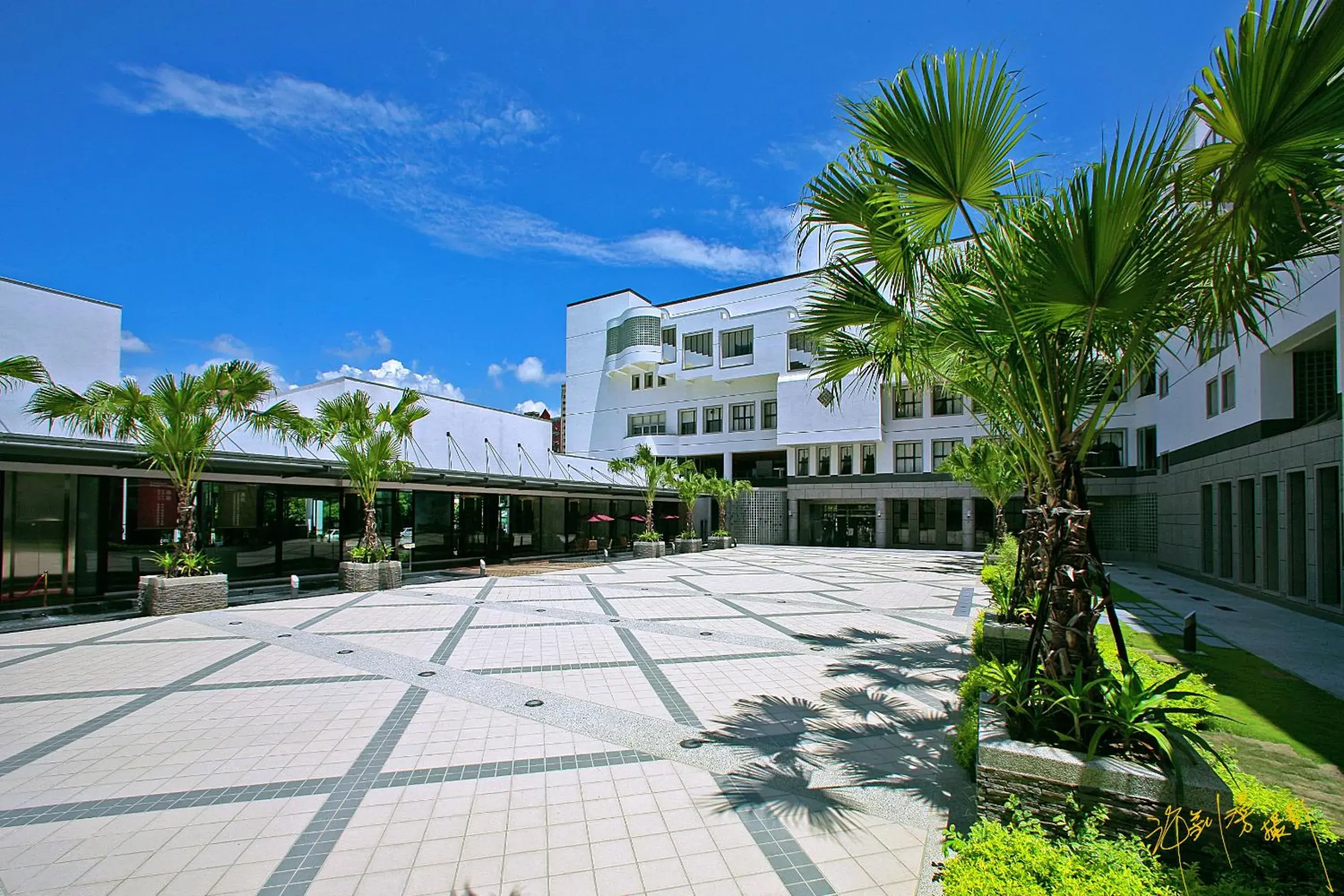 Garden, Property Building in Garden Villa Hotel