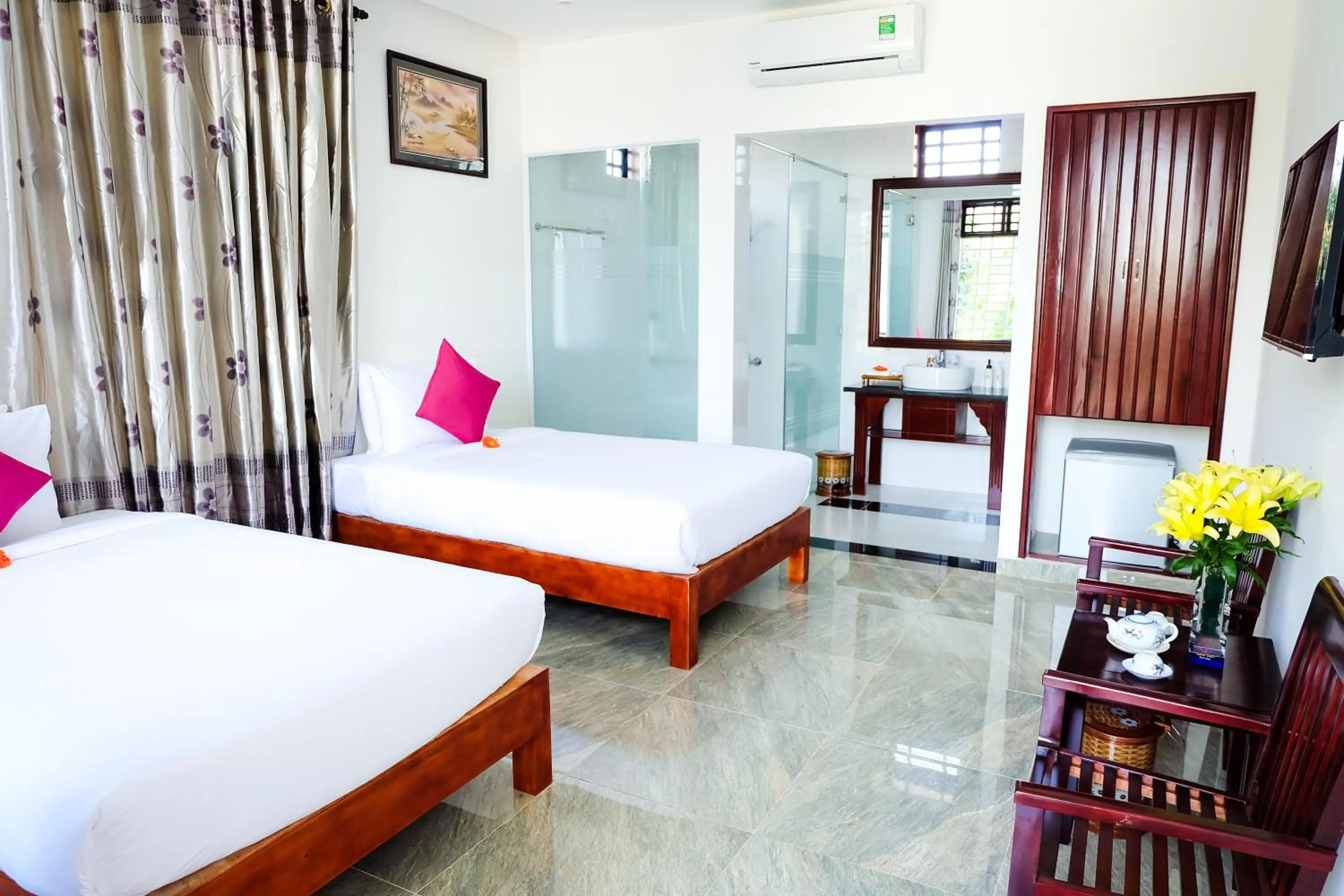 Photo of the whole room in Unity Villa