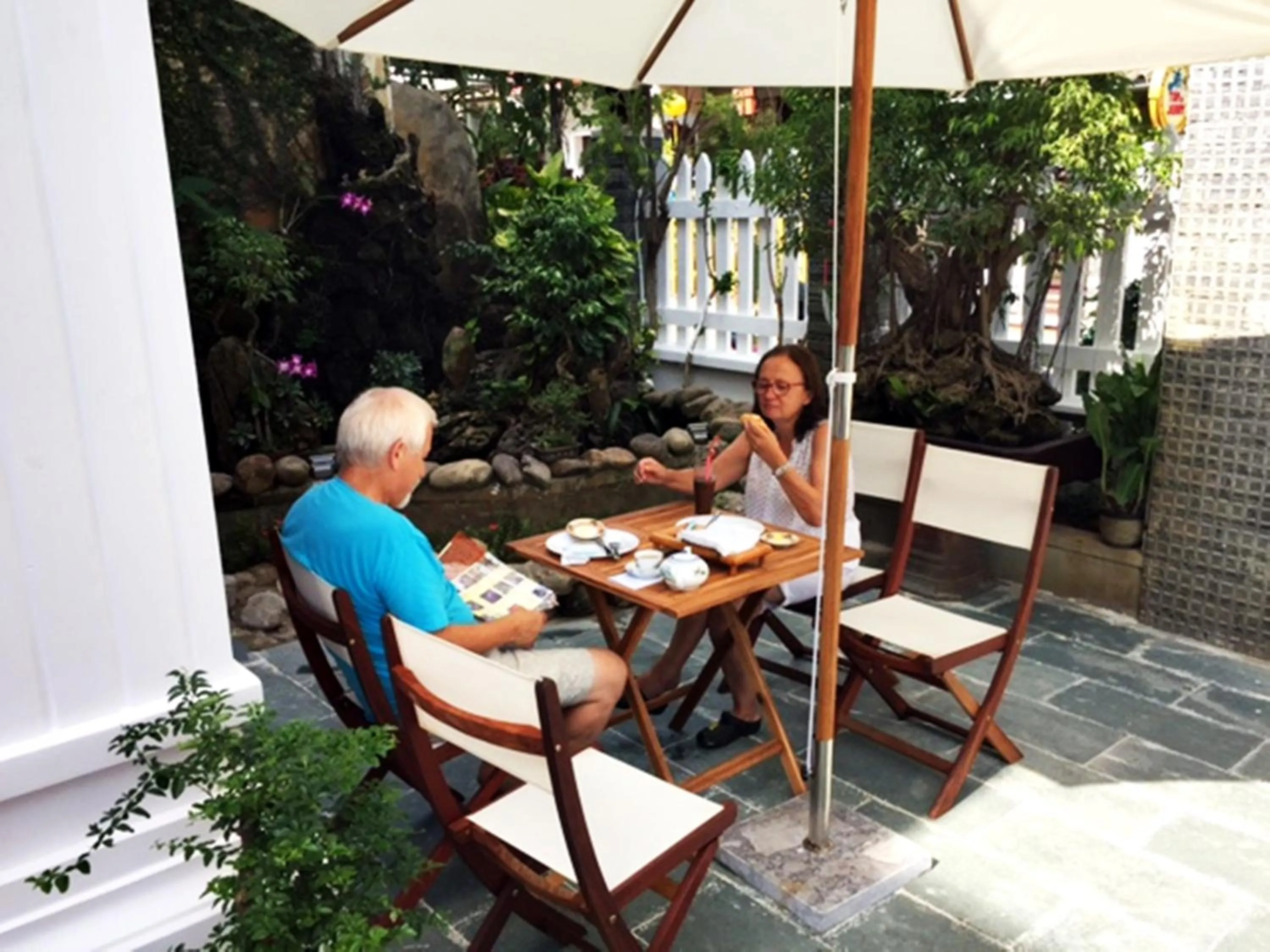 Restaurant/places to eat in Unity Villa