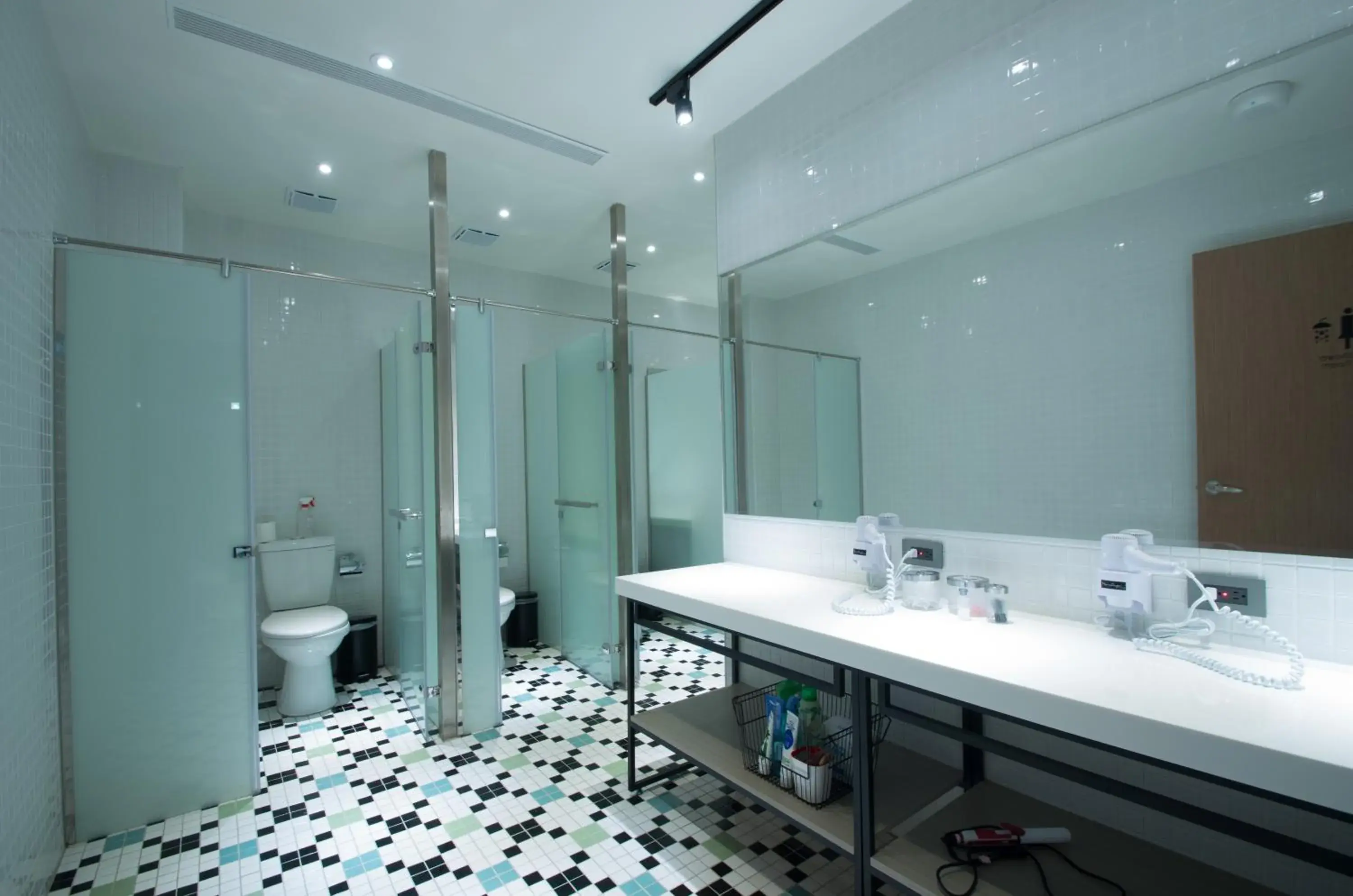 Toilet in Let's Hostel Toilet in Let's Hostel