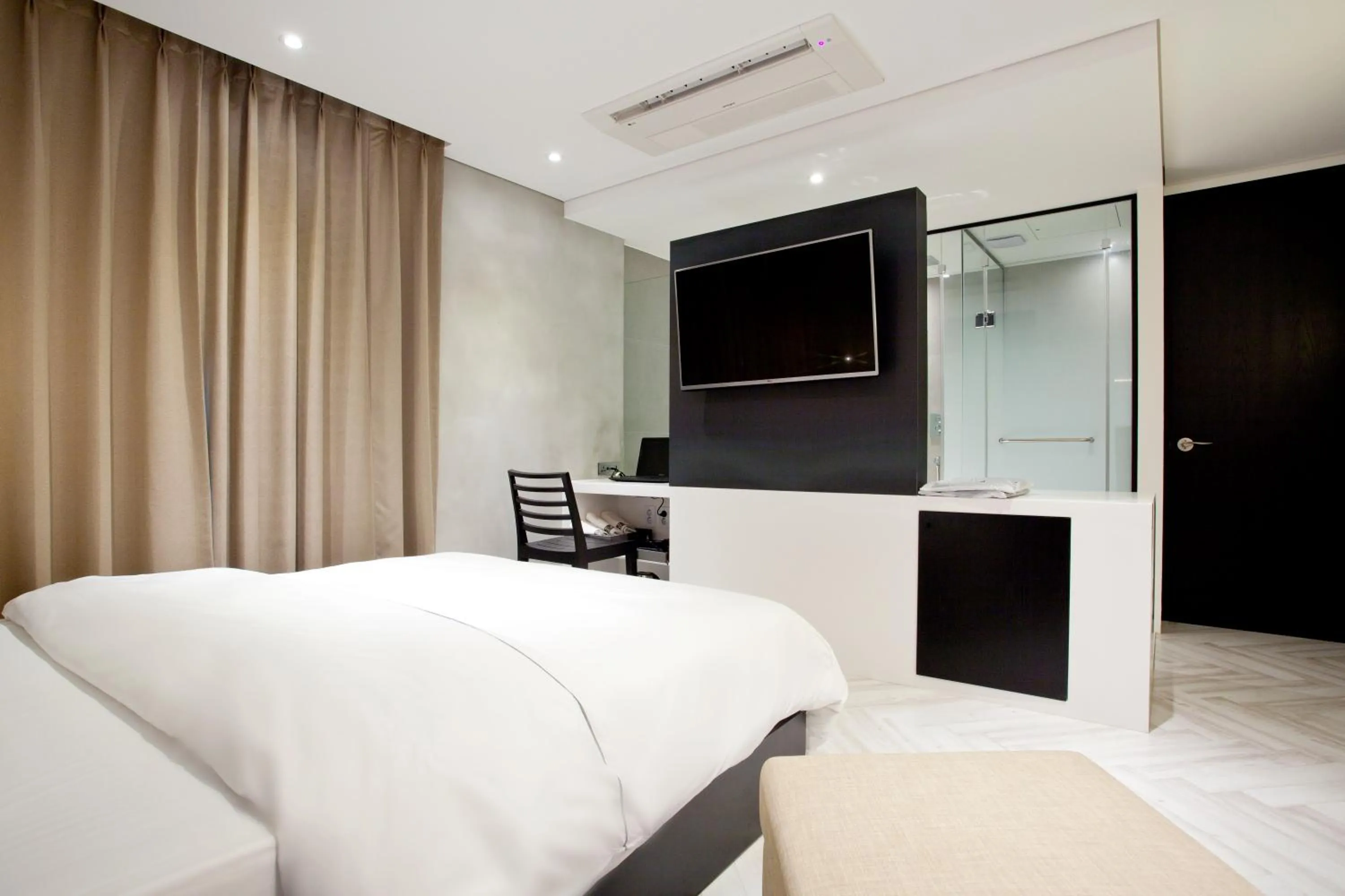 Decorative detail, Bed in Hotel Forestar