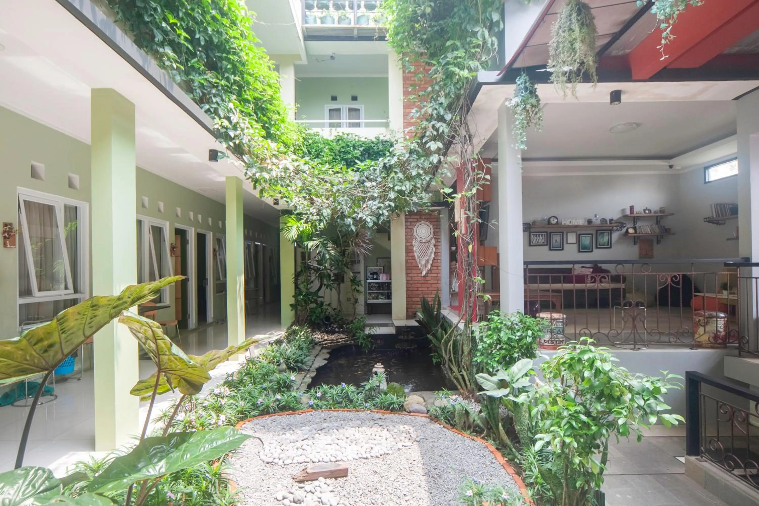 Garden in PoLaz (Bed 'n Brew)