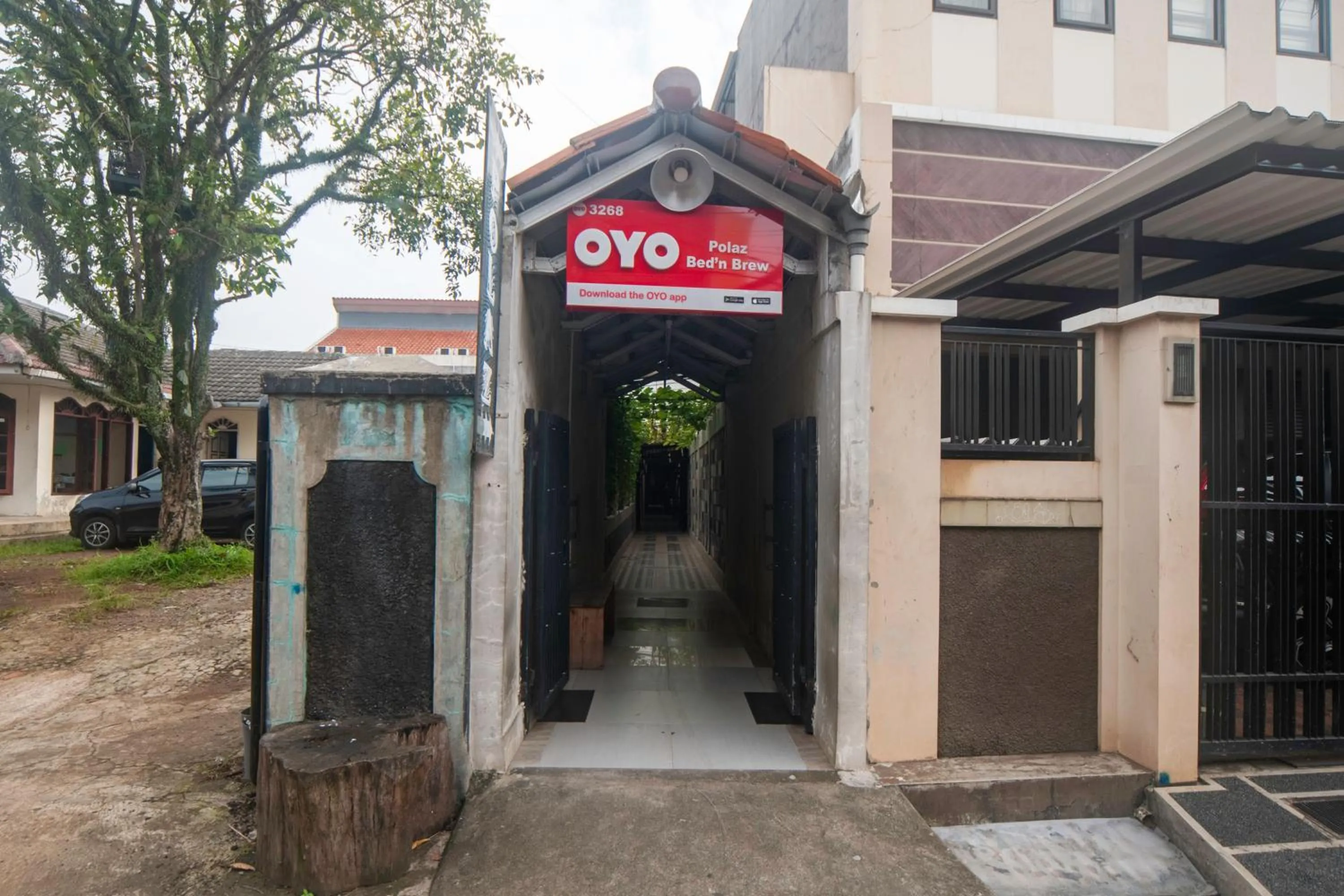 Facade/entrance in PoLaz (Bed 'n Brew)