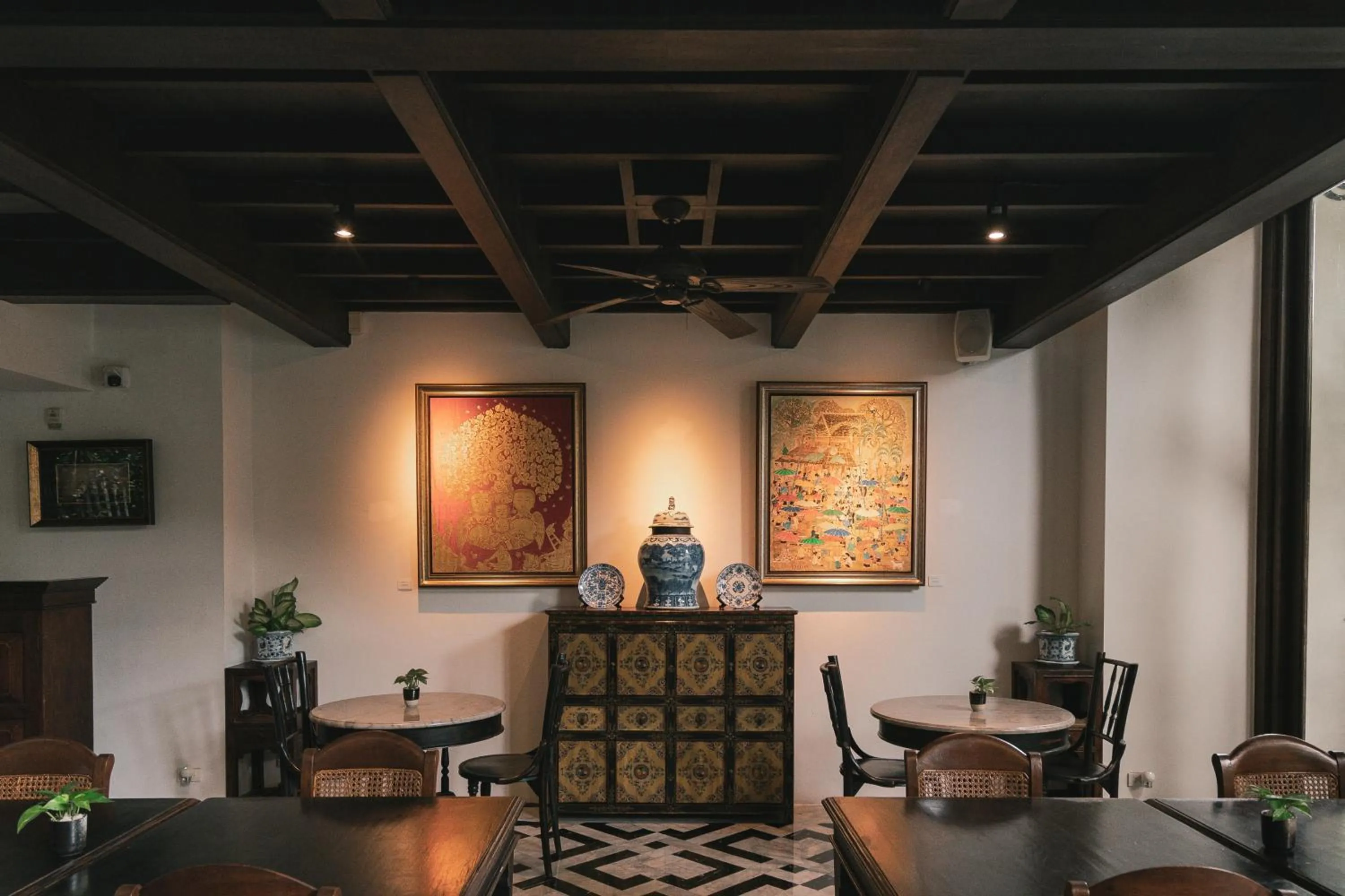 Restaurant/places to eat in Makkachiva