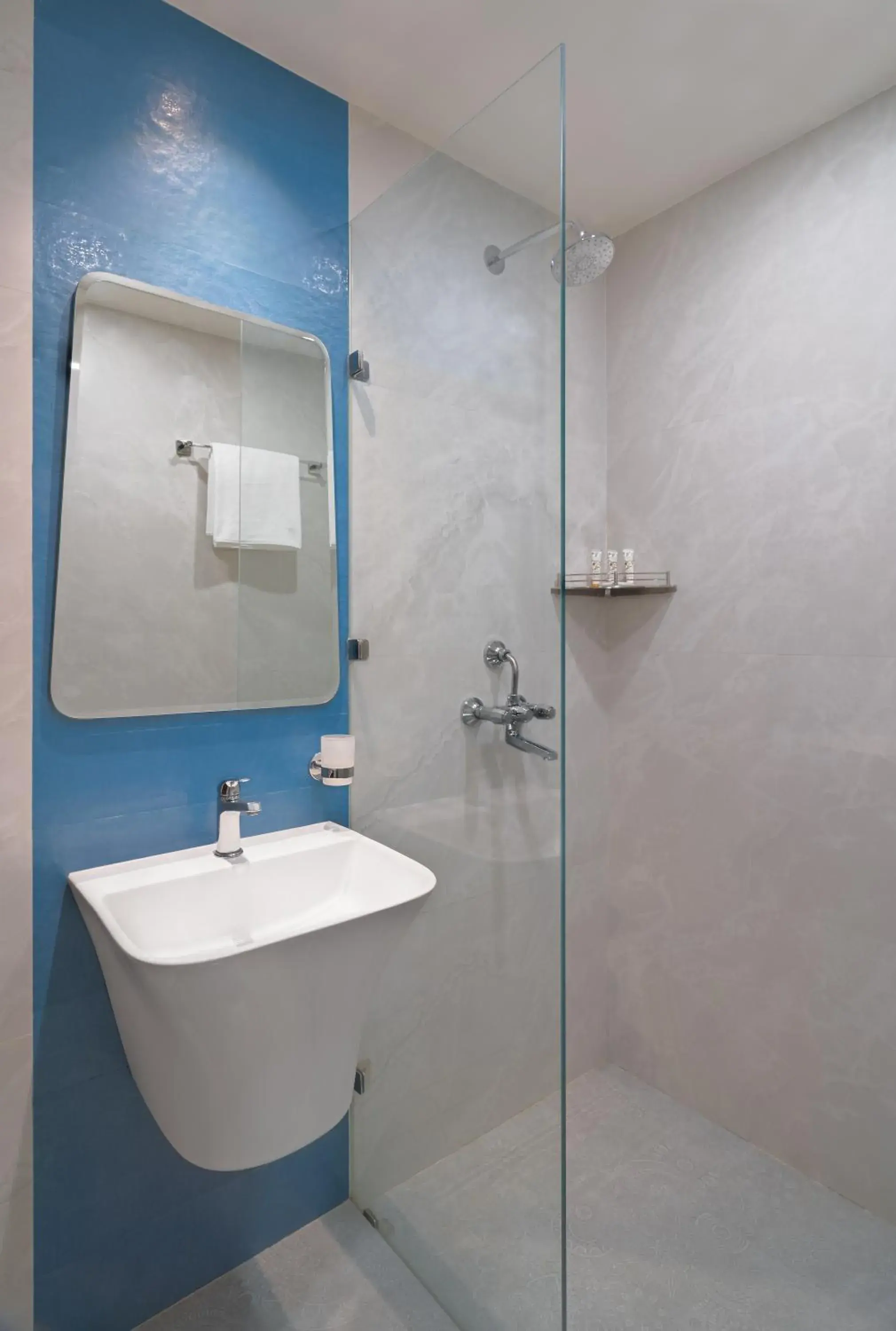 Shower in Hotel Ganga Maiya Shower in Hotel Ganga Maiya