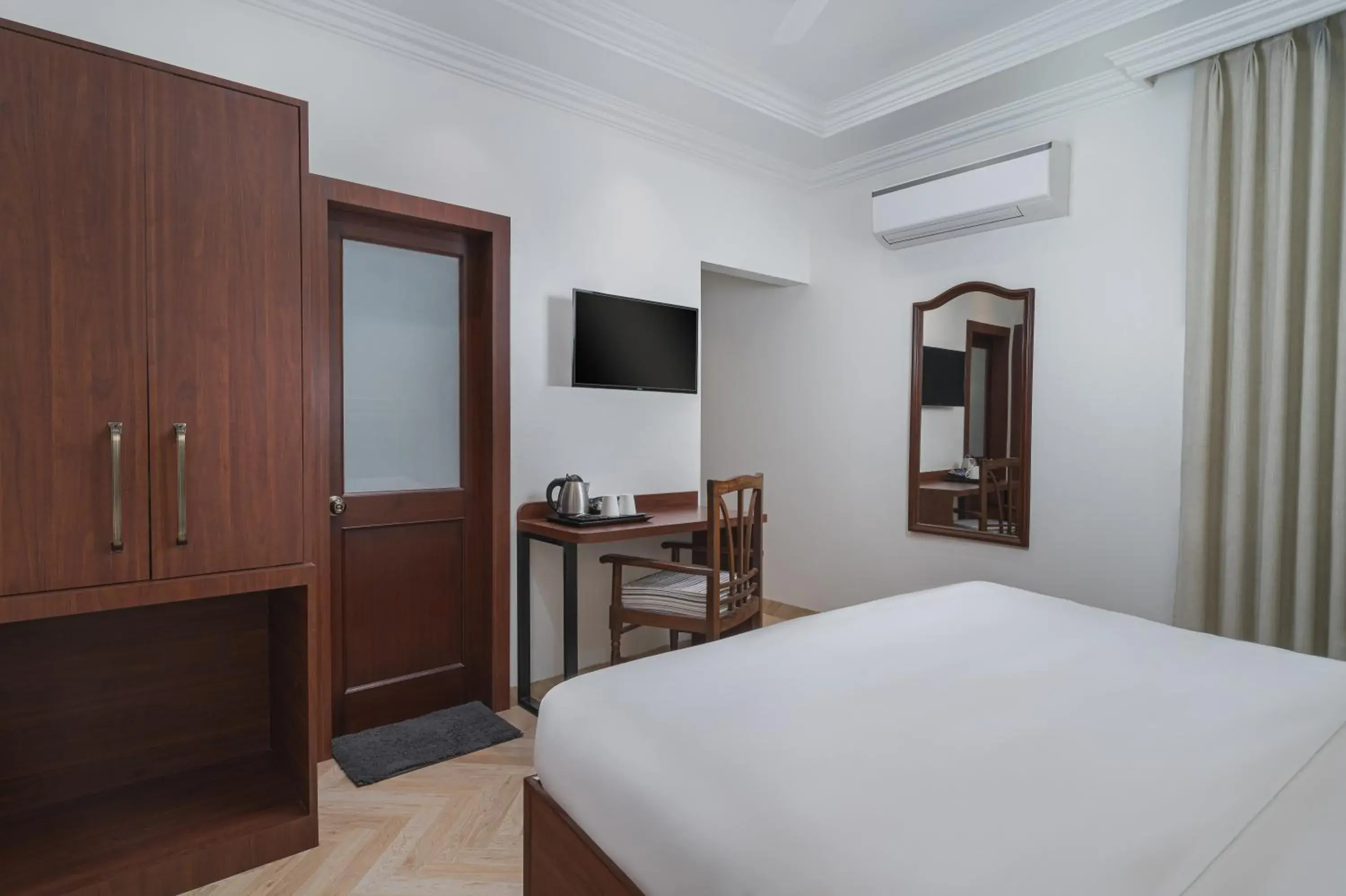 TV and multimedia, Bed in Hotel Ganga Maiya TV and multimedia, Bed in Hotel Ganga Maiya